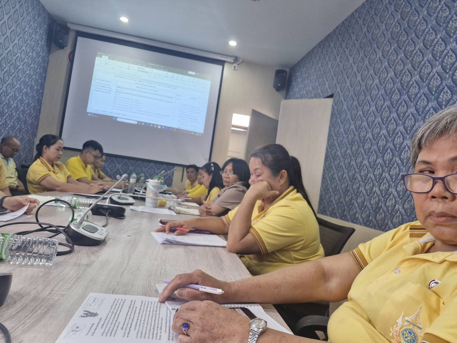 📢พช.สกลนคร : ประชุมพิจารณาจัดทำตัวชี้วัดและค่าเป้าหมายการประเมินผลการปฏิบัติราชการฯ สำนักงานพัฒนาชุมชนจังหวัดสกลนคร