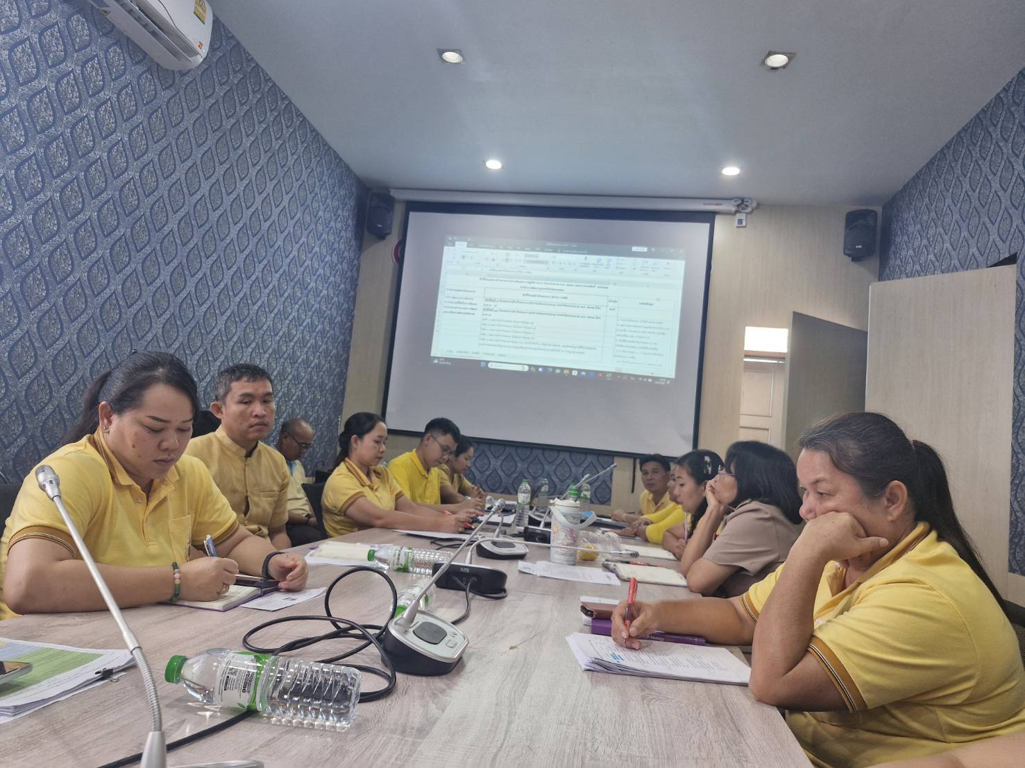 📢พช.สกลนคร : ประชุมพิจารณาจัดทำตัวชี้วัดและค่าเป้าหมายการประเมินผลการปฏิบัติราชการฯ สำนักงานพัฒนาชุมชนจังหวัดสกลนคร