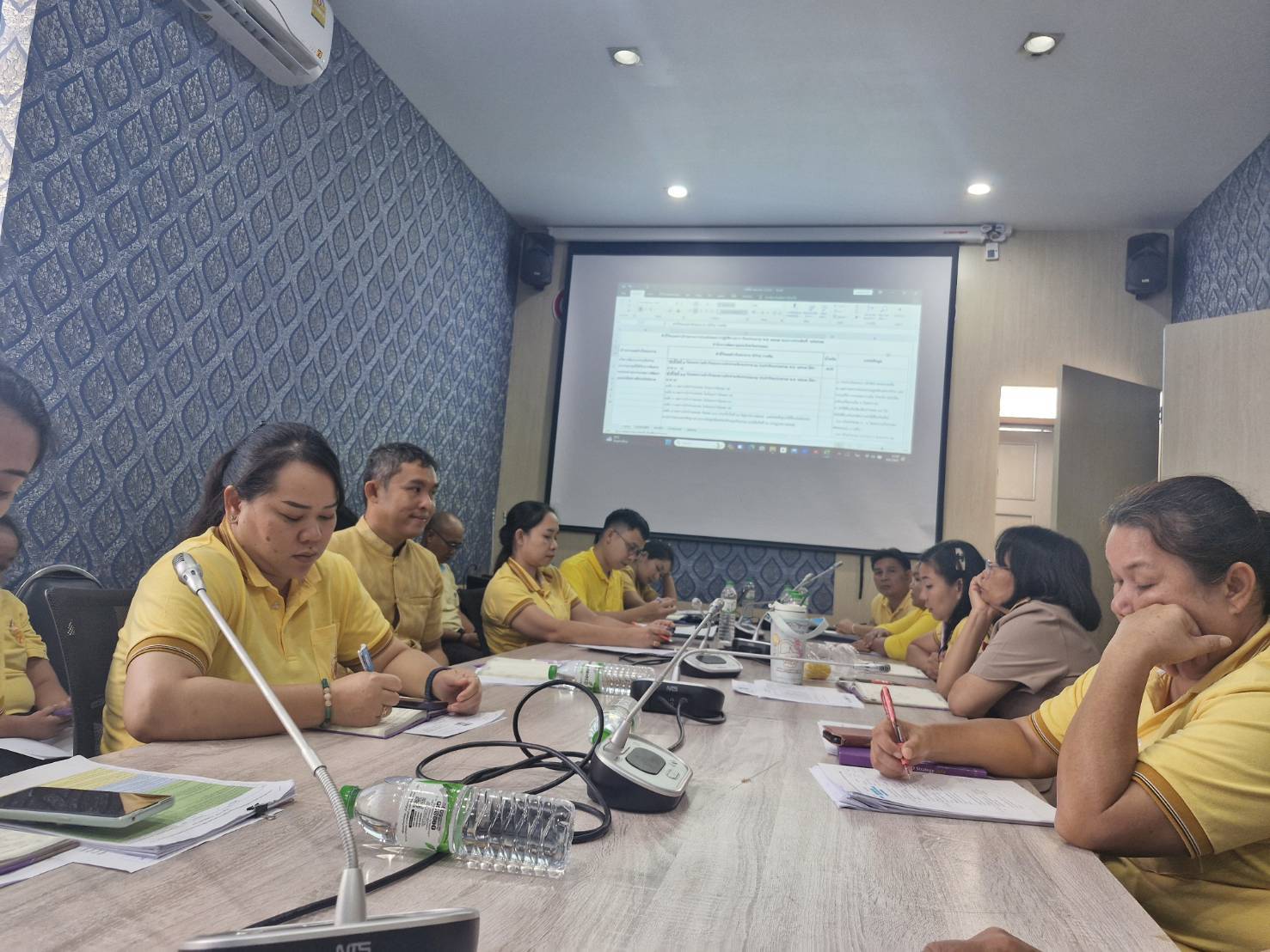 📢พช.สกลนคร : ประชุมพิจารณาจัดทำตัวชี้วัดและค่าเป้าหมายการประเมินผลการปฏิบัติราชการฯ สำนักงานพัฒนาชุมชนจังหวัดสกลนคร