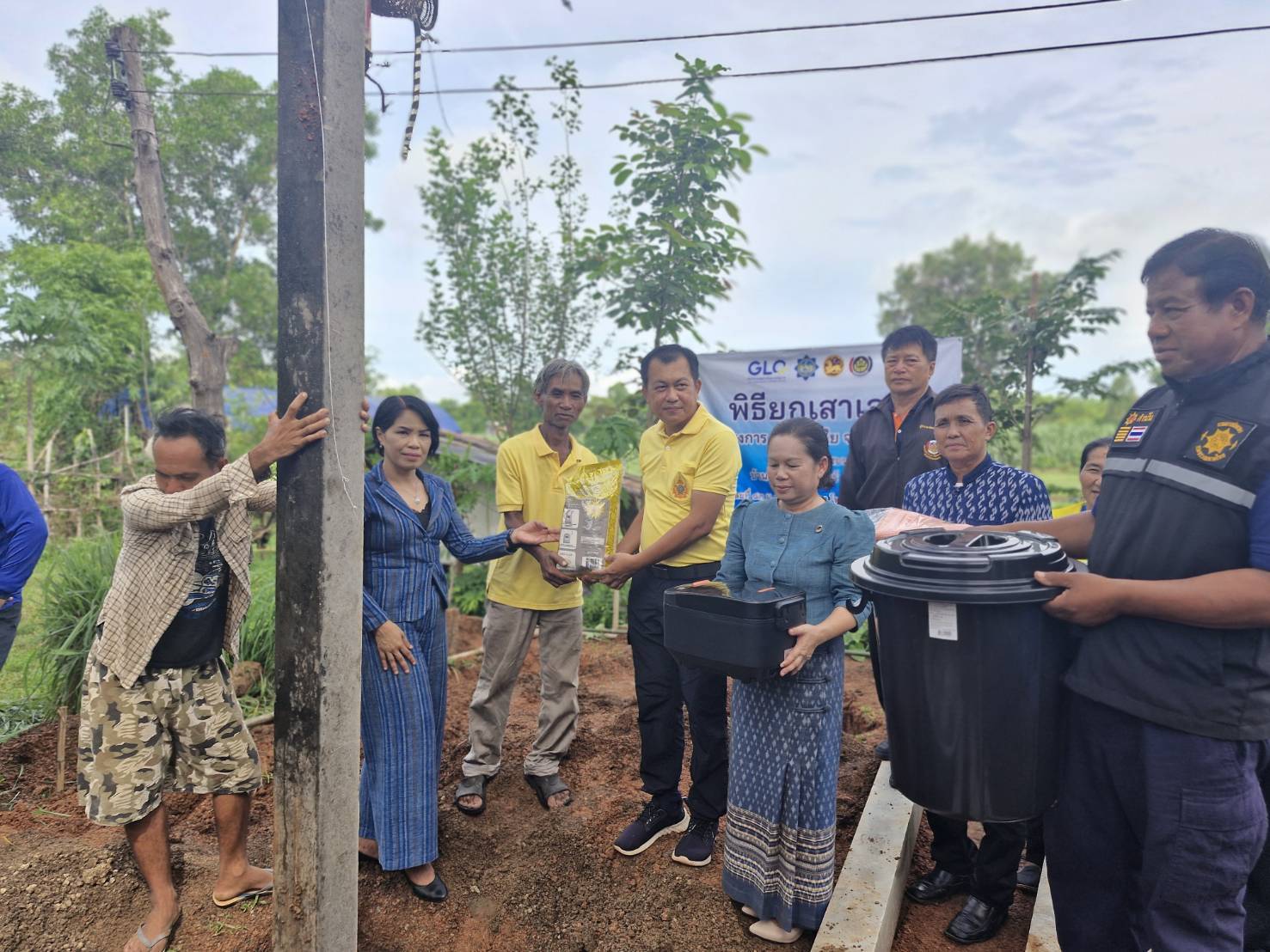 📢พช.สกลนคร : ร่วมยกเสาเอกบ้านห่วงใยจากใจ GLO ปี ๒๕๖๖