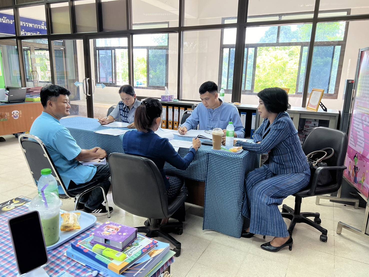 📢พช.สกลนคร : เร่งขับเคลื่อนการดำเนินงานหมู่บ้านป้องกันและแก้ไขปัญหายาเสพติด โดยกองทุนแม่ของแผ่นดิน ตามนโยบายของกระทรวงมหาดไทย