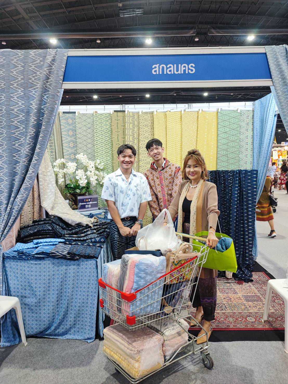 📢 กระแสช้อปงาน OTOP MIDYEAR 2024 ดีเกินคาด ๖ วัน ยอดจำหน่าย เจ็ดกว่าล้านบาท