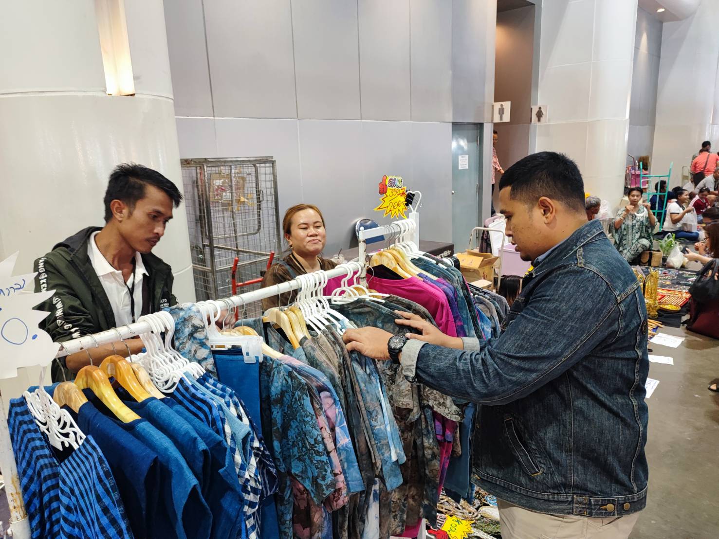 📢 กระแสช้อปงาน OTOP MIDYEAR 2024 ดีเกินคาด ๖ วัน ยอดจำหน่าย เจ็ดกว่าล้านบาท