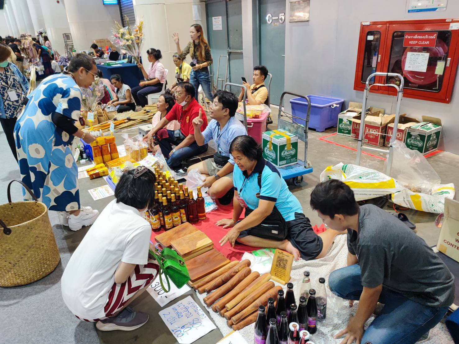 📢 กระแสช้อปงาน OTOP MIDYEAR 2024 ดีเกินคาด ๖ วัน ยอดจำหน่าย เจ็ดกว่าล้านบาท