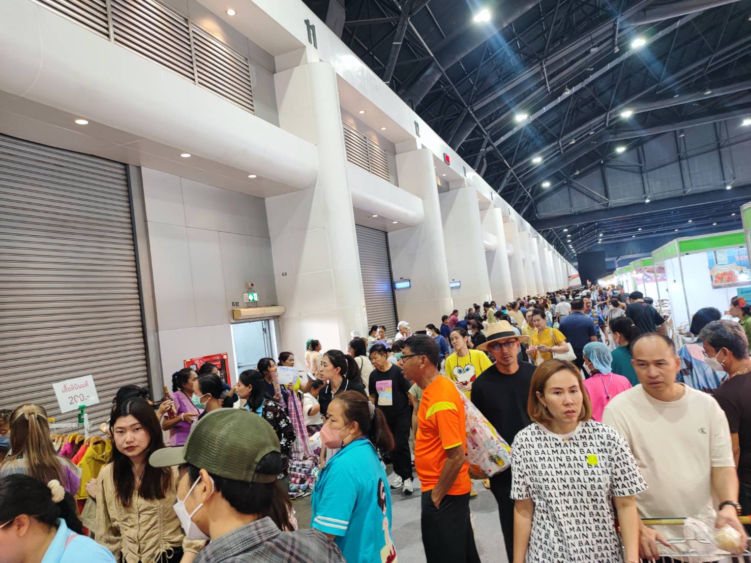 📢 กระแสช้อปงาน OTOP MIDYEAR 2024 ดีเกินคาด ๖ วัน ยอดจำหน่าย เจ็ดกว่าล้านบาท