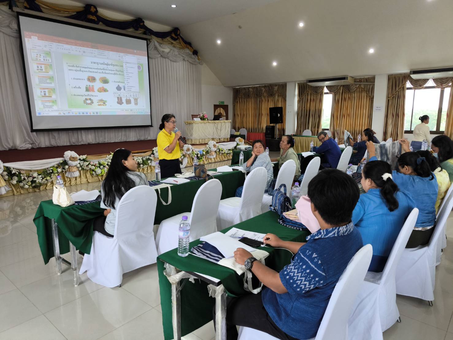 📢พช.สกลนคร : ติดอาวุธ ผู้ประกอบการ OTOP กลุ่มปรับตัวสู่การพัฒนา (Quadrant D) ให้มีคุณภาพมาตรฐาน หวังเพิ่มพื้นที่การตลาด
