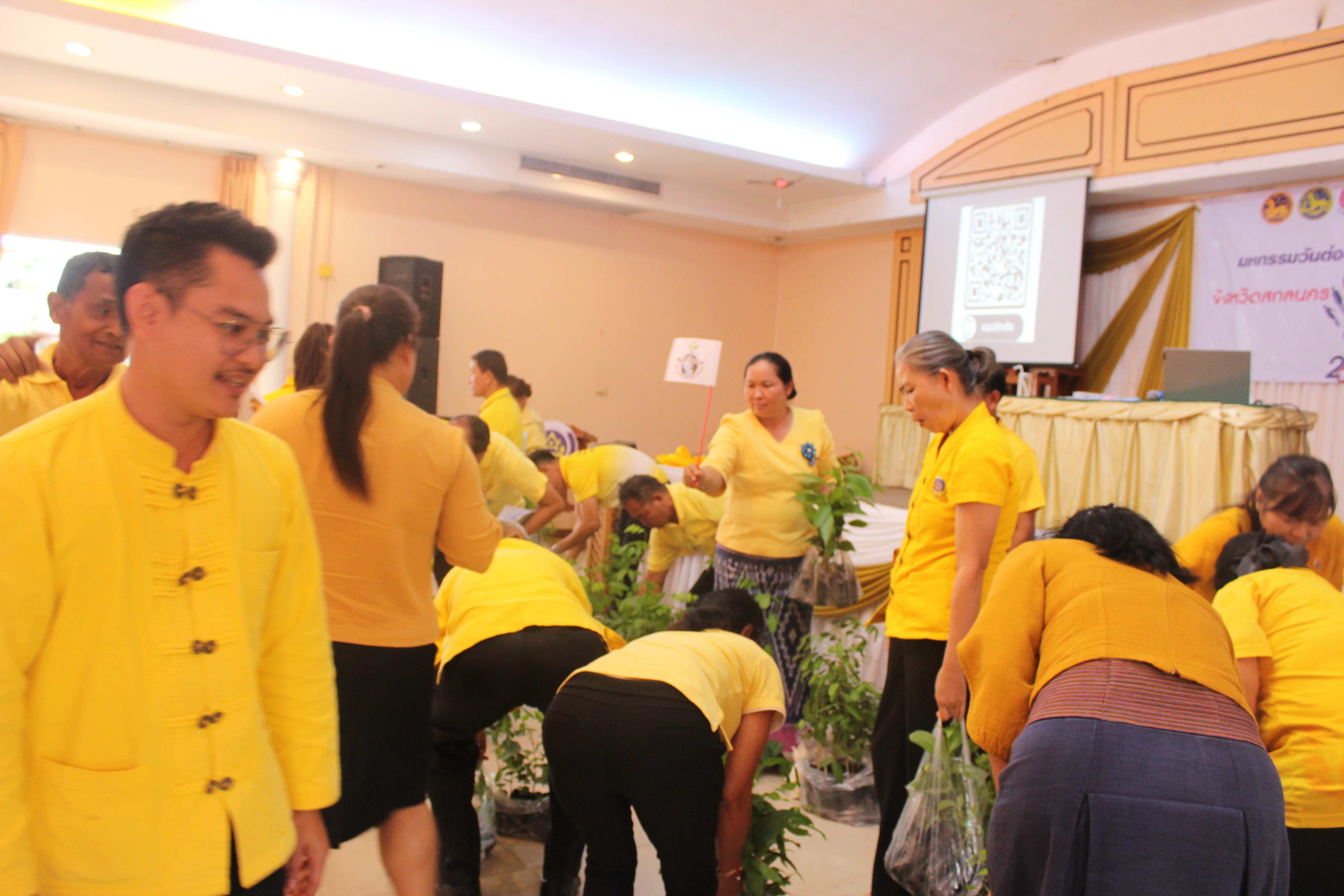 📢 จังหวัดสกลนคร : ดำเนินกิจกรรมวันดินโลก ปี 2566 – 2567 กระทรวงมหาดไทย เพื่อสร้างความต่อเนื่อง “กองทุนแม่ของแผ่นดิน รักษ์ดิน รักษ์น้ำ รักษ์โลก”