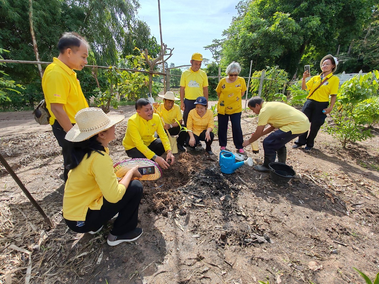 📢 จังหวัดสกลนคร : ขับเคลื่อนโครงการ โคก หนอง นา อารยเกษตร เฉลิมพระเกียรติพระบาทสมเด็จพระเจ้าอยู่หัว เนื่องในโอกาสพระราชพิธีมหามงคลเฉลิมพระชนมพรรษา ๖ รอบ ๒๘ กรกฎาคม ๒๕๖๗ กิจกรรม “จิตอาสา พัฒนาพื้นที่โคก หนอง นา อารยเกษตร”
