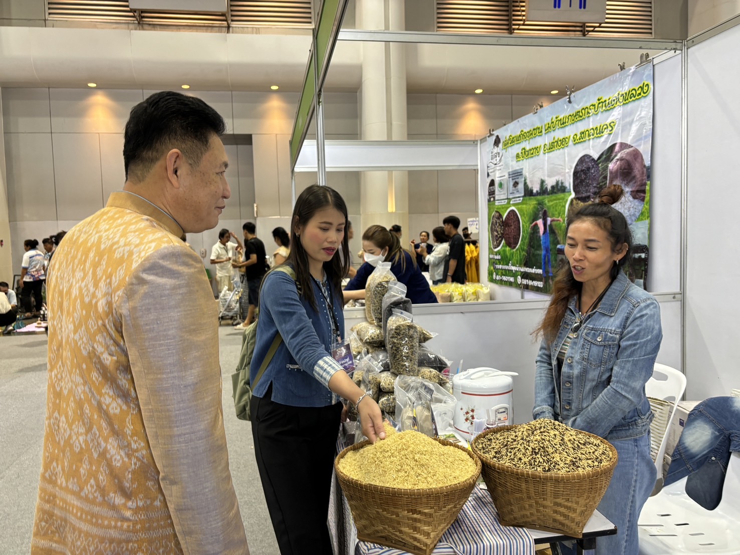 📢ปังสุดๆ ใต้ตำหนัก เหมายกร้าน ขอเชิญเที่ยวงาน OTOP MIDYEAR ๒๐๒๔ “หลากหลายผลิตภัณฑ์ สีสันภูมิปัญญาไทย” ระหว่าง ๘ – ๑๖ มิ.ย. ๖๗ ณ อิมแพ็ค เมืองทองธานี
