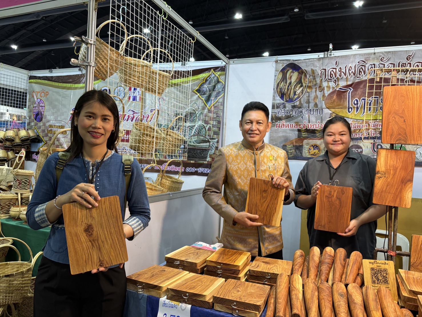 📢ปังสุดๆ ใต้ตำหนัก เหมายกร้าน ขอเชิญเที่ยวงาน OTOP MIDYEAR ๒๐๒๔ “หลากหลายผลิตภัณฑ์ สีสันภูมิปัญญาไทย” ระหว่าง ๘ – ๑๖ มิ.ย. ๖๗ ณ อิมแพ็ค เมืองทองธานี