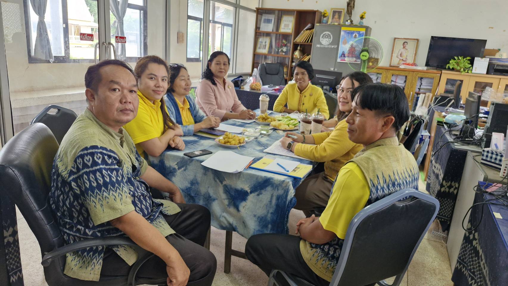 📢พช.สกลนคร : ลงพื้นที่ติดตามสนับสนุนคณะทำงานบริหารการจัดเก็บข้อมูลความจำเป็นพื้นฐาน (จปฐ.) พร้อมให้กำลังใจทีมพัฒนาชุมชนอำเภอ