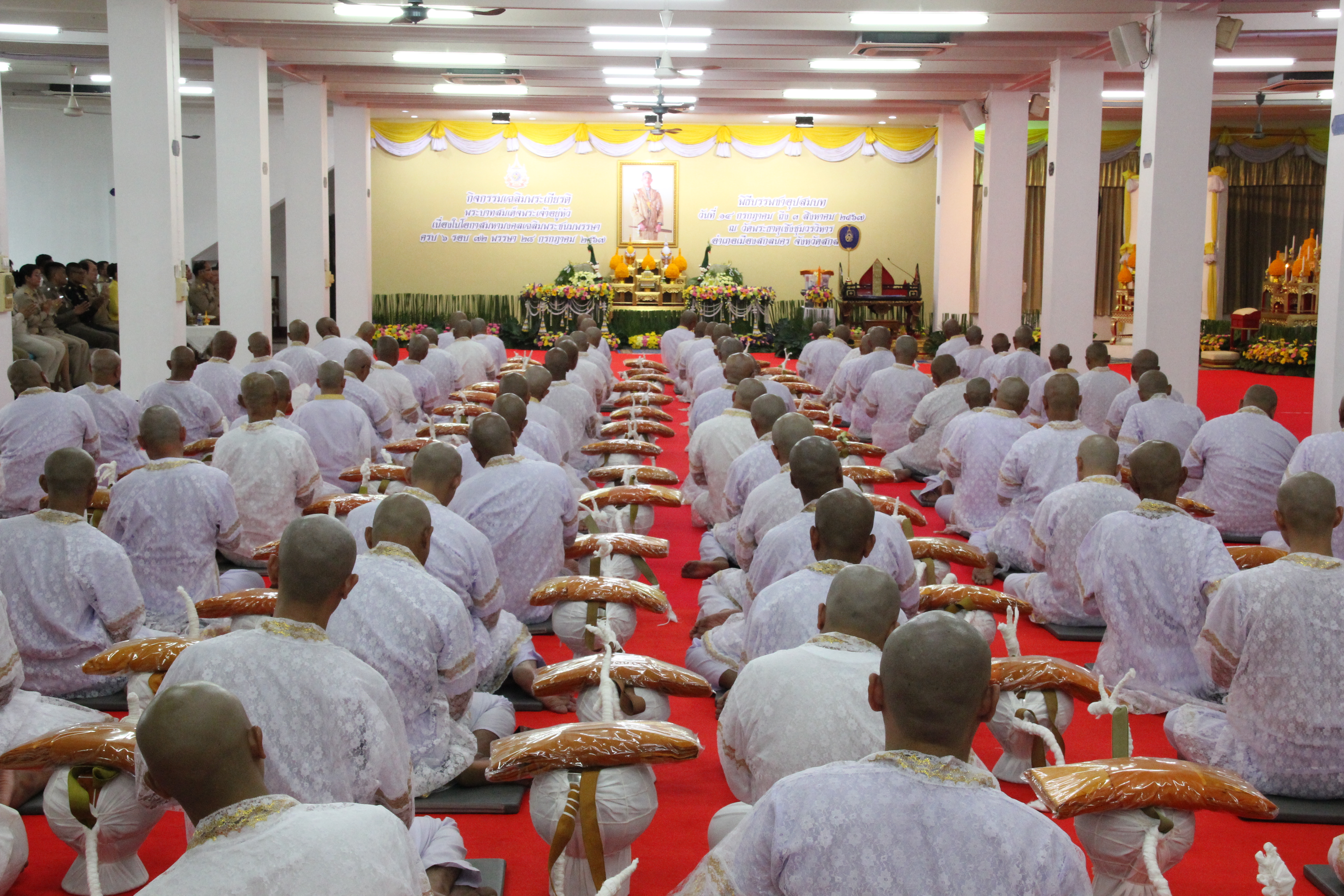 ผู้ว่าราชการจังหวัดสกลนคร เป็นประธานในพิธีปลงผมนาค และแห่นาคเข้าโบสถ์ ก่อนบรรพชาอุปสมบท ในโครงการบรรพชาอุปสมบทเฉลิมพระเกียรติพระบาทสมเด็จเจ้าอยู่หัว เนื่องในโอกาสพระราชพิธีมหามงคลเฉลิมพระชนมพรรษา 6 รอบ 28 กรกฎาคม 2567