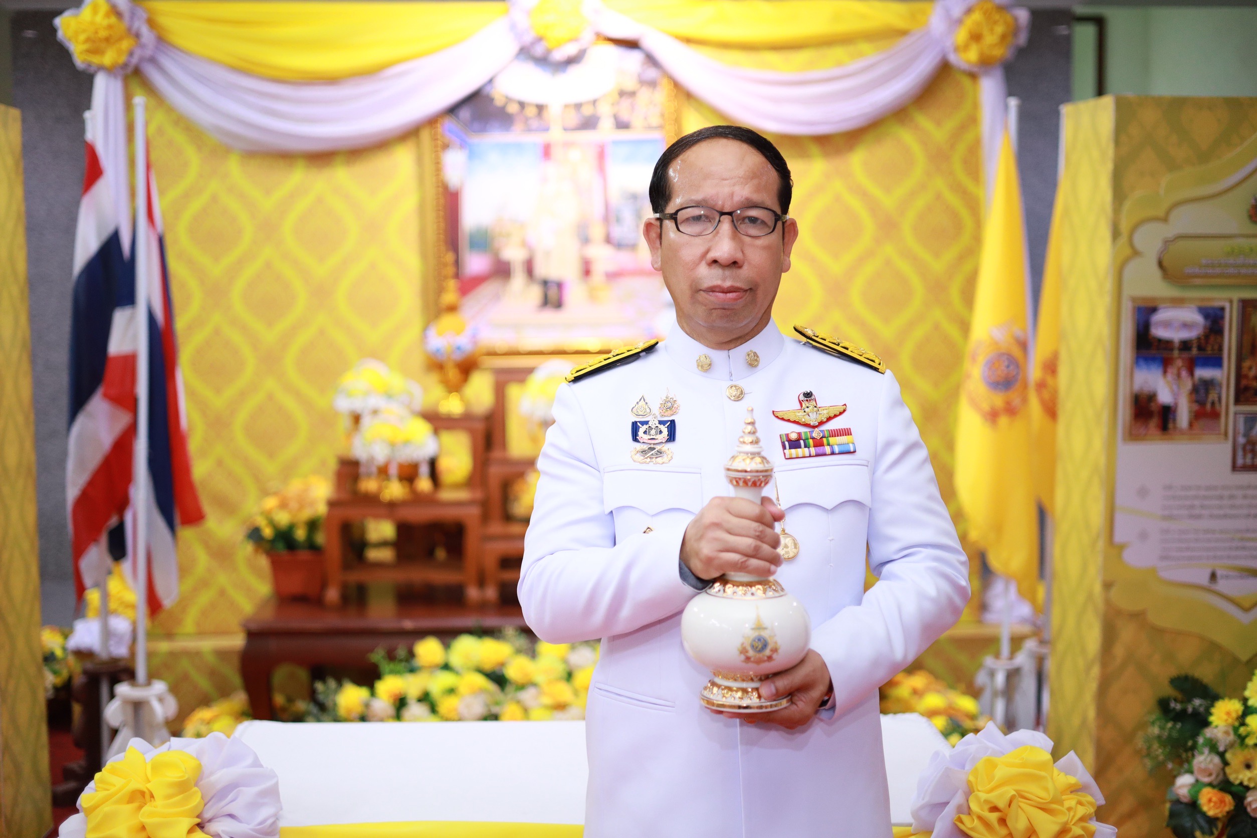 ผู้ว่าราชการจังหวัดสกลนคร เป็นประธานในพิธีเชิญน้ำพระพุทธมนต์ศักดิ์สิทธิ์ของจังหวัดสกลนคร นำไปเก็บรักษาที่กระทรวงมหาดไทย เพื่อเตรียมประกอบพิธีเสกน้ำพระพุทธมนต์ศักดิ์สิทธิ์ เนื่องในโอกาสพระราชพิธีมหามงคลเฉลิมพระชนมพรรษา 6 รอบ 28 กรกฎาคม 2567