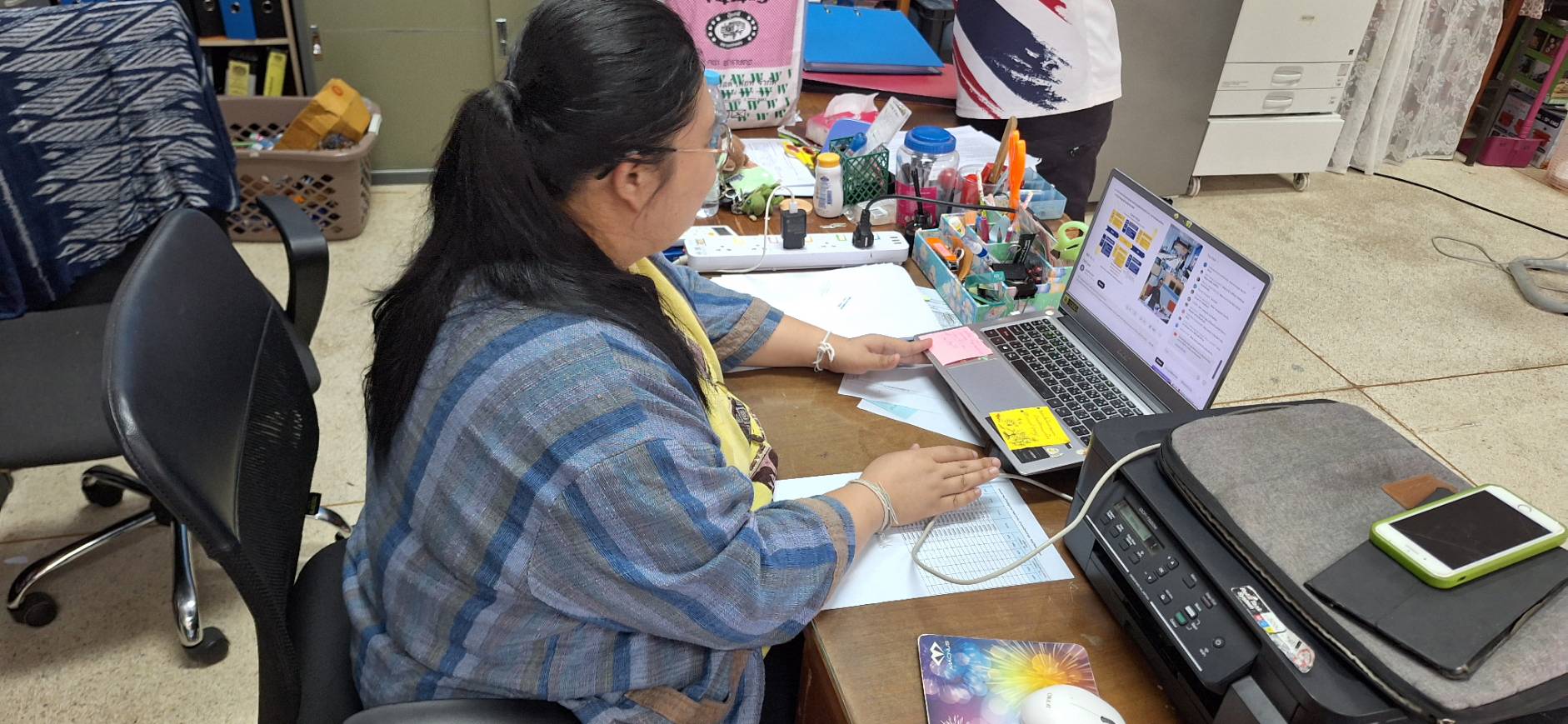📢พช.สกลนคร : ประชุมชี้แจงเร่งรัด กำกับติดตามการดำเนินงานกองทุนพัฒนาบทบาทสตรี ผ่านระบบวีดิทัศน์ทางไกล (Video Conference)