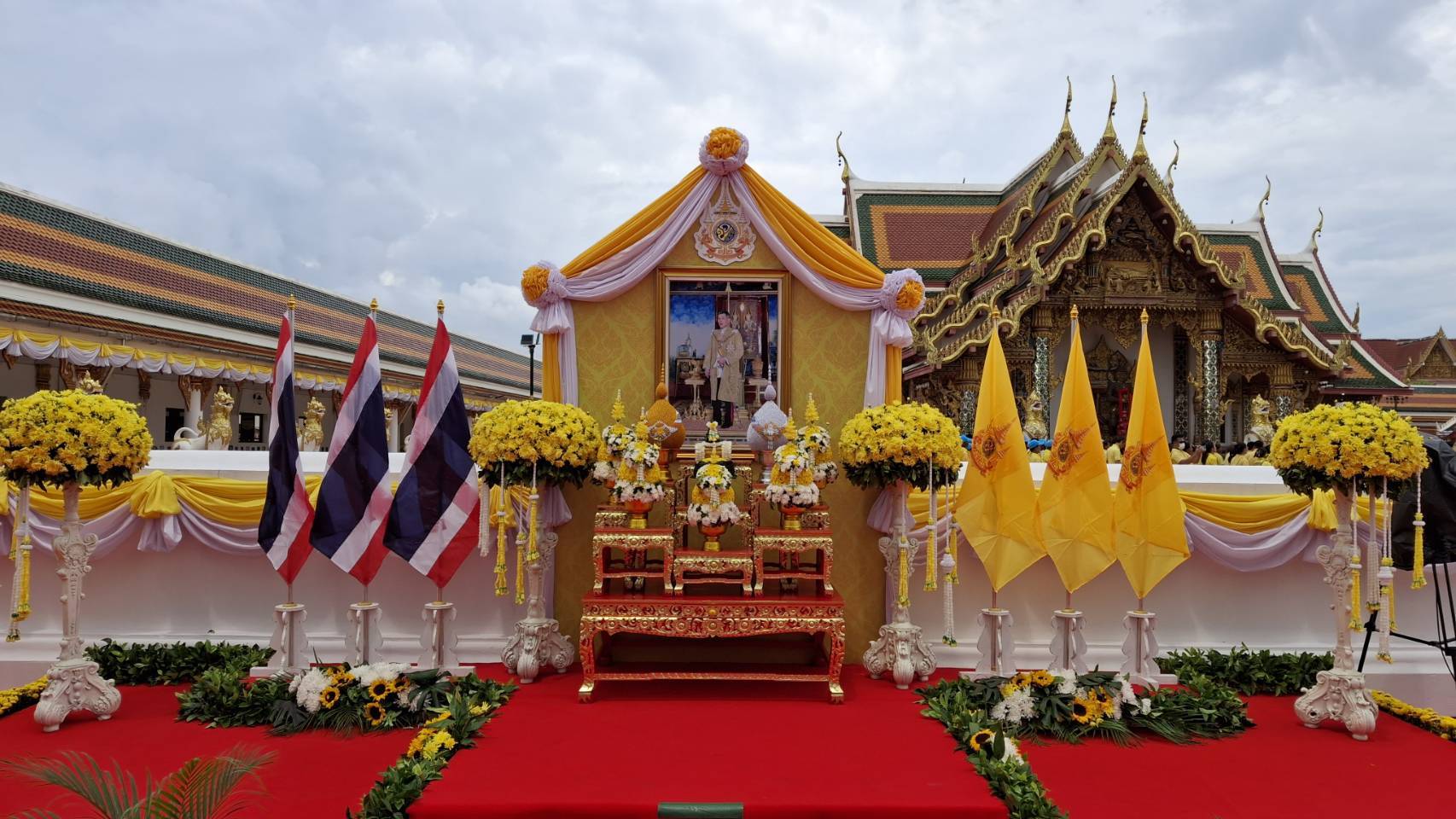 จังหวัดสกลนคร ประกอบพิธีพลีกรรมตักน้ำจากแหล่งน้ำศักดิ์สิทธิ์ “ภูน้ำลอด” หรือบ่อพญานาค เพื่อใช้ในการพระราชพิธีมหามงคล เฉลิมพระชนมพรรษา 6 รอบ 28 กรกฎาคม 2567