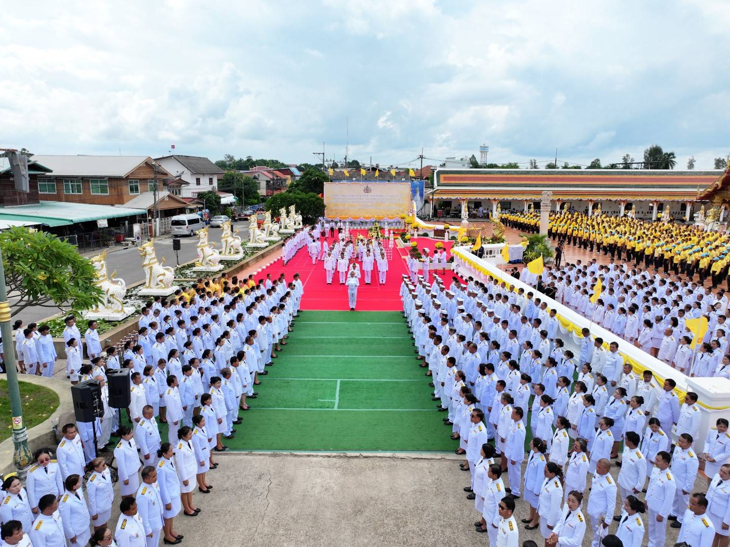 จังหวัดสกลนคร ประกอบพิธีพลีกรรมตักน้ำจากแหล่งน้ำศักดิ์สิทธิ์ “ภูน้ำลอด” หรือบ่อพญานาค เพื่อใช้ในการพระราชพิธีมหามงคล เฉลิมพระชนมพรรษา 6 รอบ 28 กรกฎาคม 2567