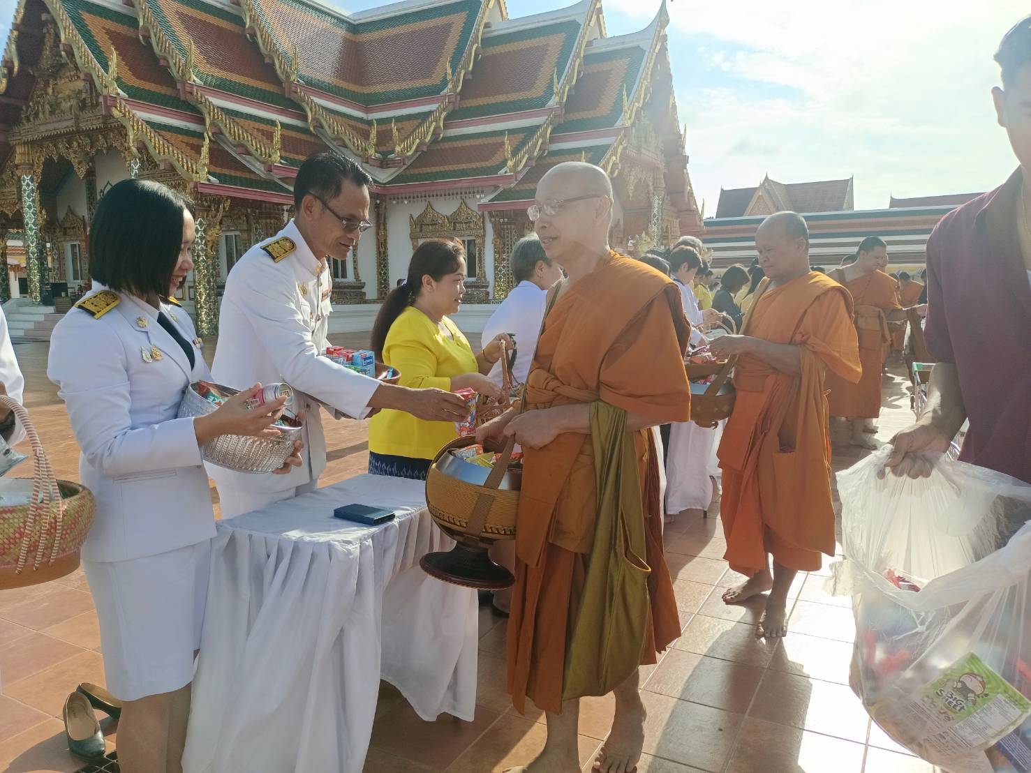 จังหวัดสกลนคร จัดพิธีสวดพระพุทธมนต์และทำบุญตักบาตรฯ เนื่องในวันที่ระลึกคล้ายวันสวรรคตสมเด็จพระนารายณ์มหาราช