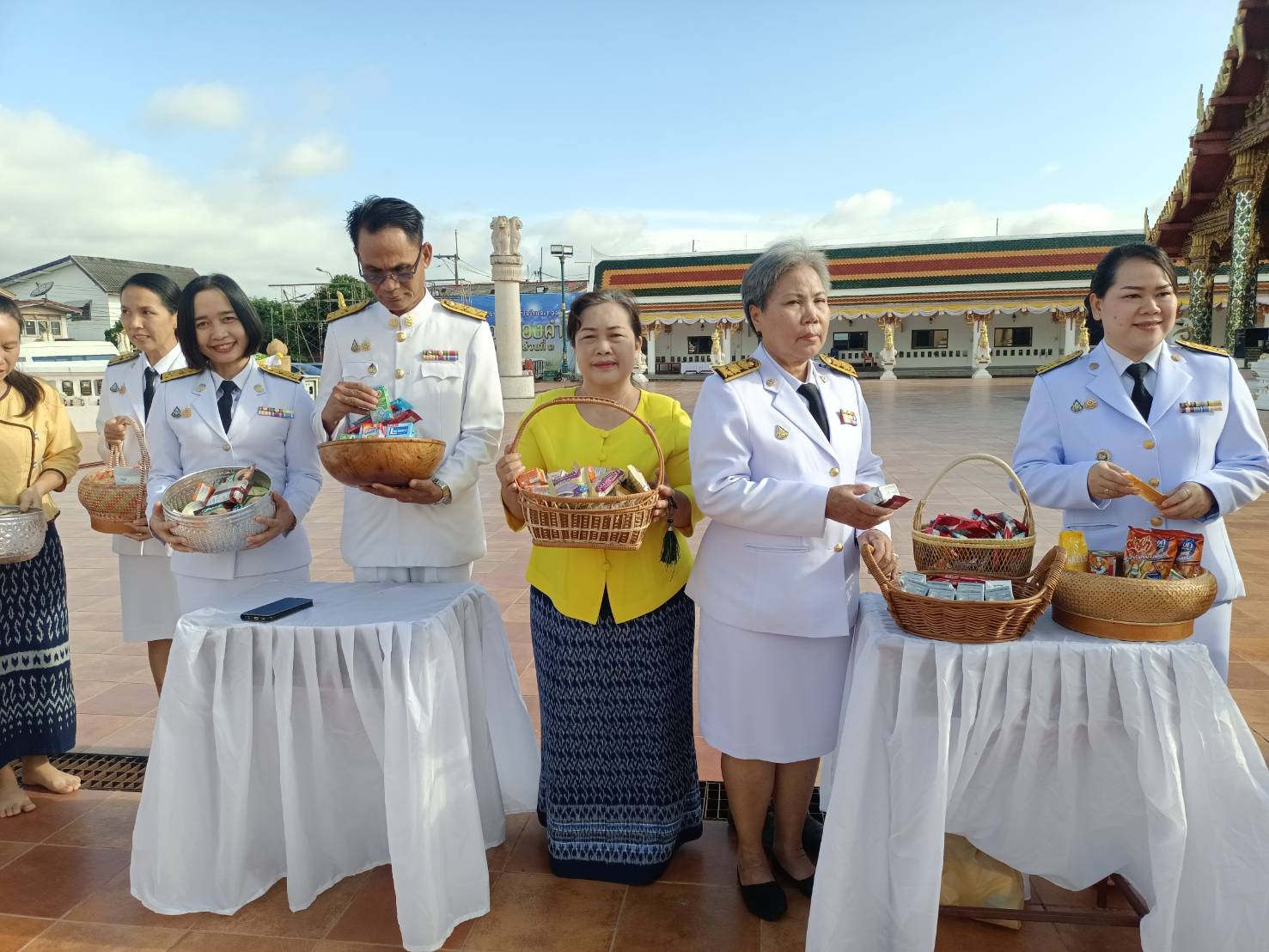 จังหวัดสกลนคร จัดพิธีสวดพระพุทธมนต์และทำบุญตักบาตรฯ เนื่องในวันที่ระลึกคล้ายวันสวรรคตสมเด็จพระนารายณ์มหาราช