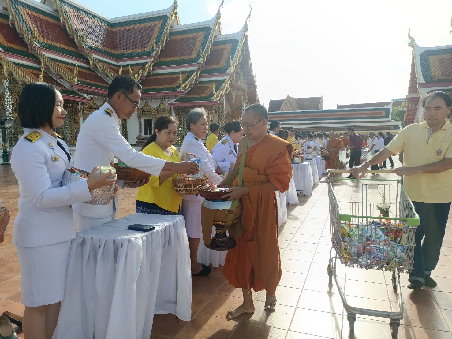 จังหวัดสกลนคร จัดพิธีสวดพระพุทธมนต์และทำบุญตักบาตรฯ เนื่องในวันที่ระลึกคล้ายวันสวรรคตสมเด็จพระนารายณ์มหาราช