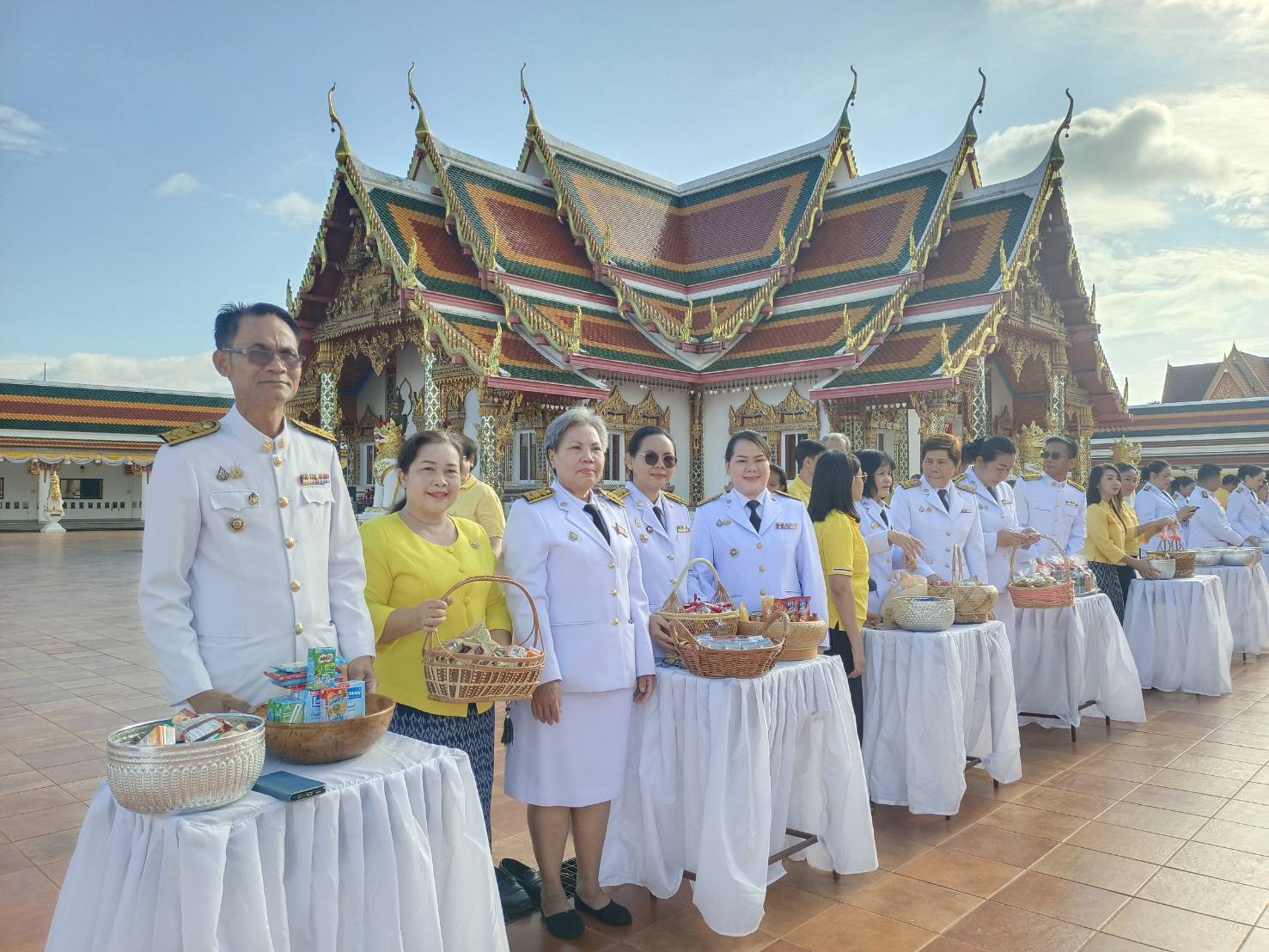 จังหวัดสกลนคร จัดพิธีสวดพระพุทธมนต์และทำบุญตักบาตรฯ เนื่องในวันที่ระลึกคล้ายวันสวรรคตสมเด็จพระนารายณ์มหาราช