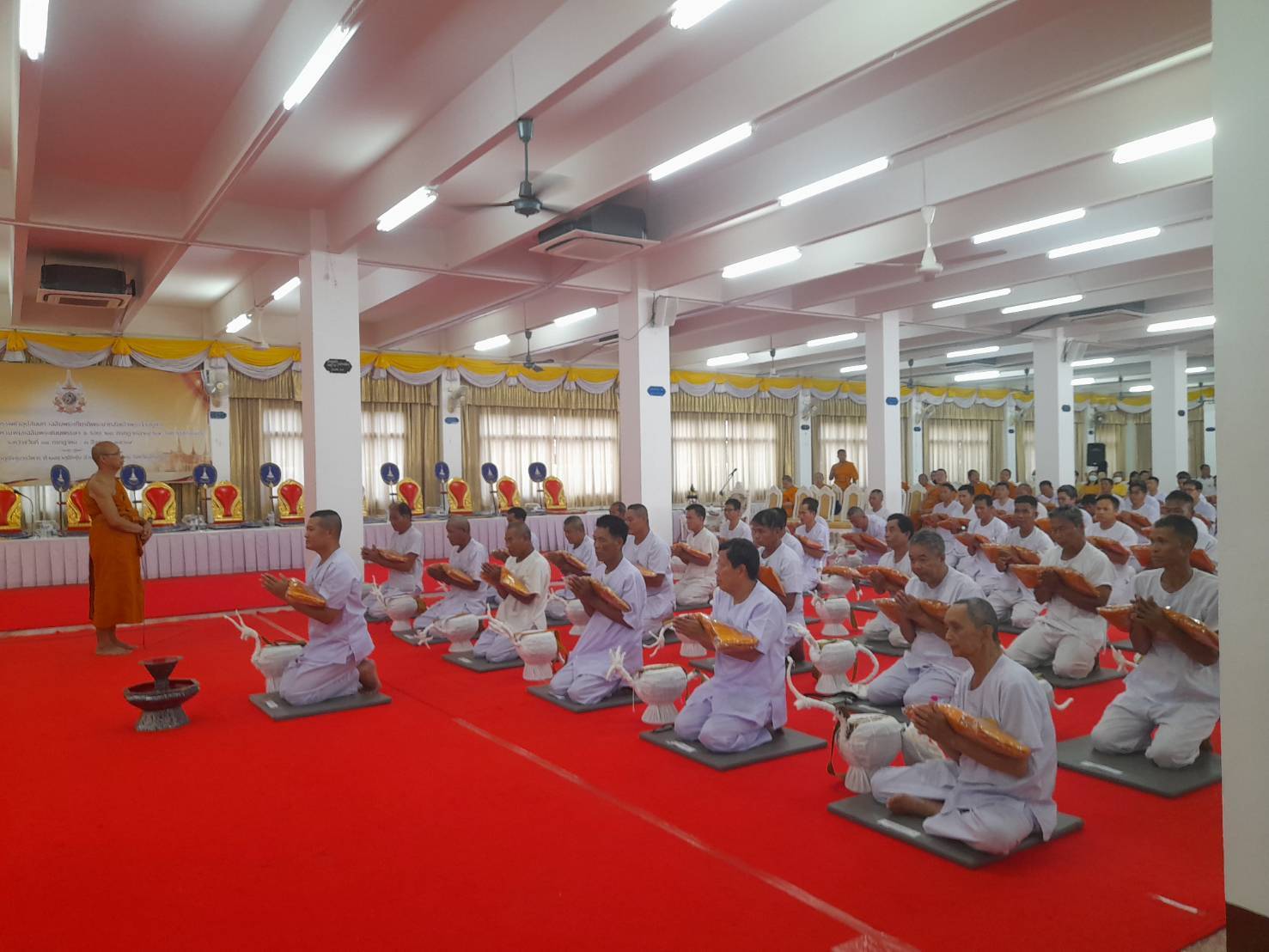 ผู้ว่าราชการจังหวัดสกลนคร เป็นประธานในพิธีปลงผมนาค และแห่นาคเข้าโบสถ์ ก่อนบรรพชาอุปสมบท ในโครงการบรรพชาอุปสมบทเฉลิมพระเกียรติพระบาทสมเด็จเจ้าอยู่หัว เนื่องในโอกาสพระราชพิธีมหามงคลเฉลิมพระชนมพรรษา 6 รอบ 28 กรกฎาคม 2567