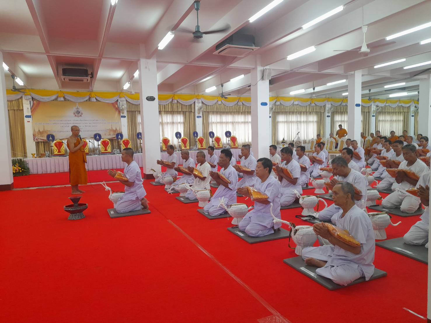 ผู้ว่าราชการจังหวัดสกลนคร เป็นประธานในพิธีปลงผมนาค และแห่นาคเข้าโบสถ์ ก่อนบรรพชาอุปสมบท ในโครงการบรรพชาอุปสมบทเฉลิมพระเกียรติพระบาทสมเด็จเจ้าอยู่หัว เนื่องในโอกาสพระราชพิธีมหามงคลเฉลิมพระชนมพรรษา 6 รอบ 28 กรกฎาคม 2567
