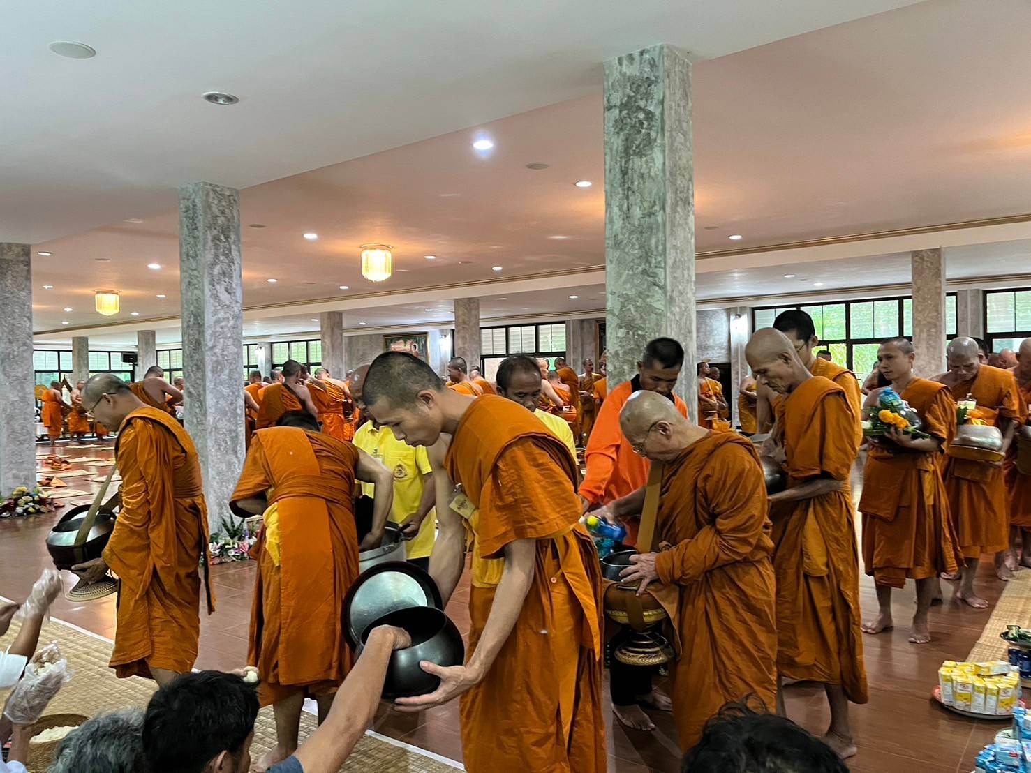 🌈พช.สกลนคร : จังหวัดสกลนคร จัดพิธีถวายภัตตาหารเพล พระภิกษุที่บรรพชาอุปสมบทเฉลิมพระเกียรติพระบาทสมเด็จเจ้าอยู่หัว เนื่องในโอกาสพระราชพิธีมหามงคลเฉลิมพระชนมพรรษา ๖ รอบ ๒๘ กรกฎาคม ๒๕๖๗