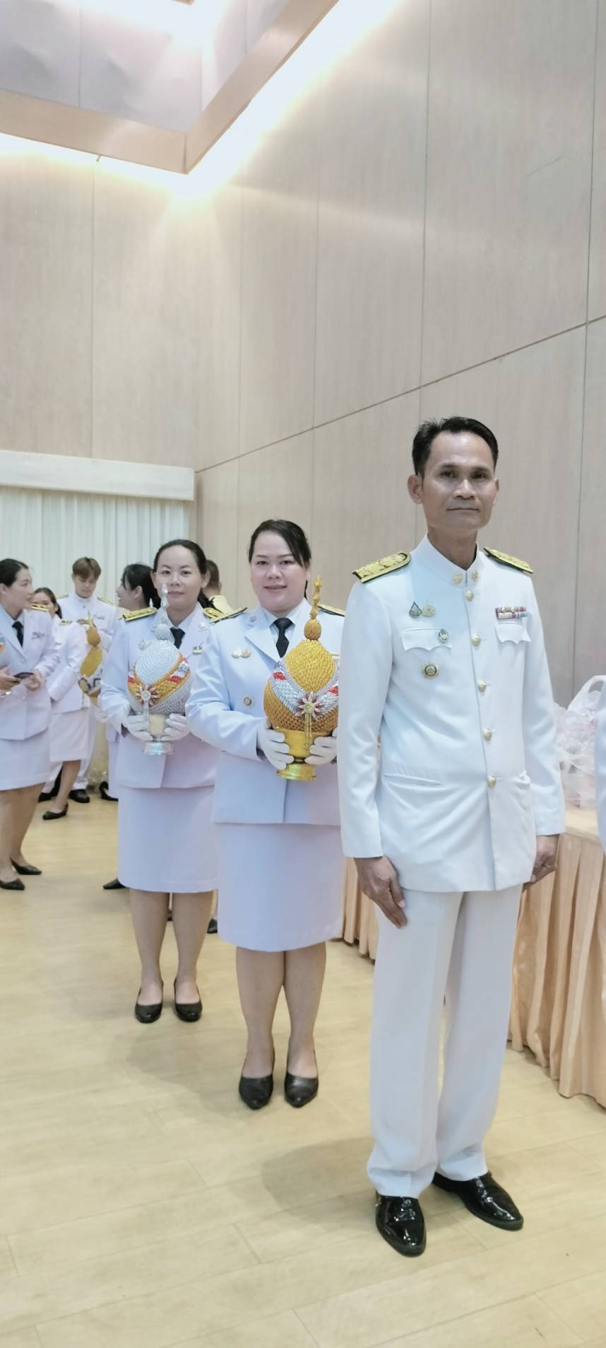 พช.สกลนคร : ร่วมพิธีถวายเครื่องราชสักการะวางพานพุ่ม และจุดเทียนถวายพระพรชัยมงคล เนื่องในโอกาสพระราชพิธีมหามงคลเฉลิมพระชนมพรรษา 6 รอบ 28 กรกฎาคม 2567