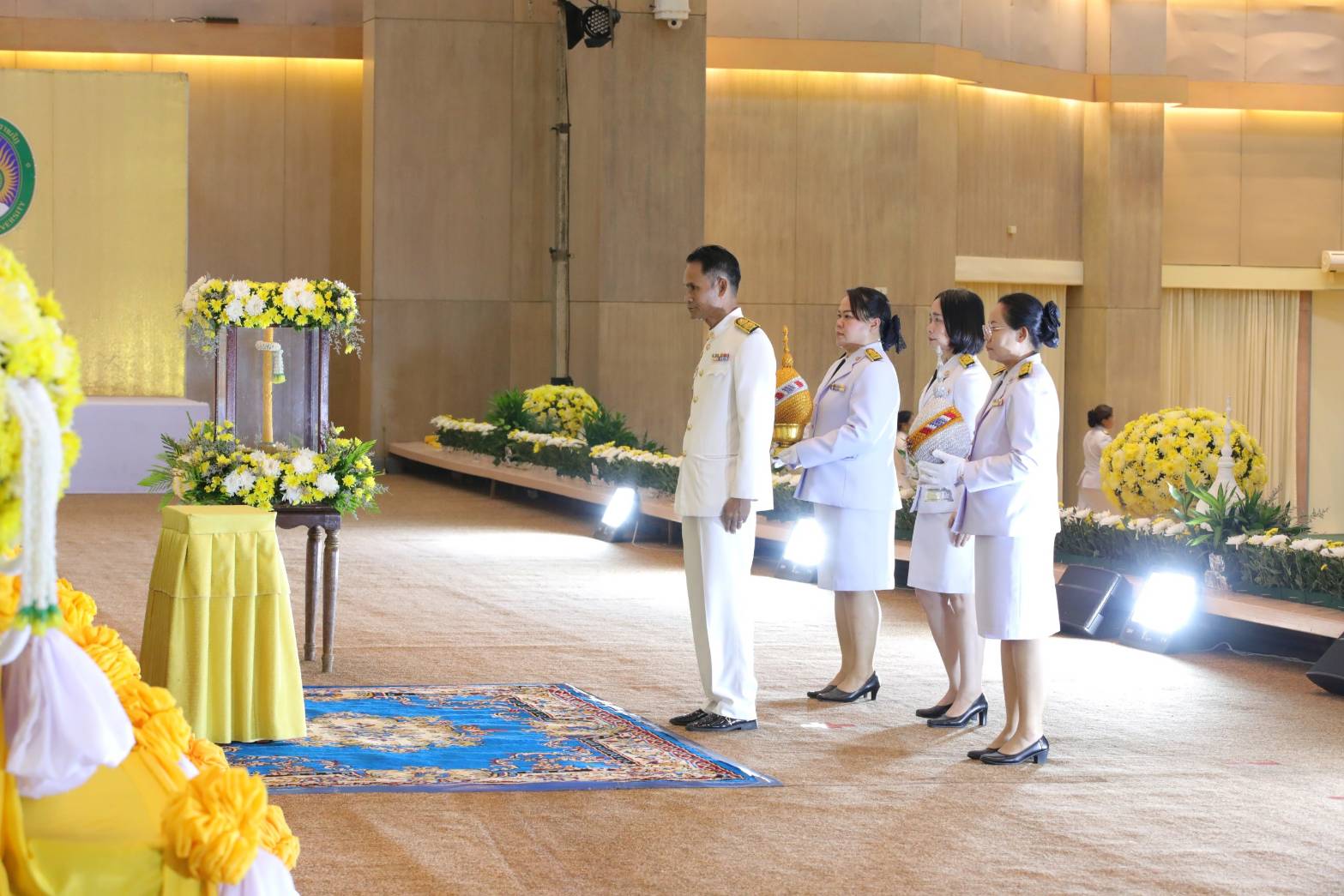 พช.สกลนคร : ร่วมพิธีถวายเครื่องราชสักการะวางพานพุ่ม และจุดเทียนถวายพระพรชัยมงคล เนื่องในโอกาสพระราชพิธีมหามงคลเฉลิมพระชนมพรรษา 6 รอบ 28 กรกฎาคม 2567