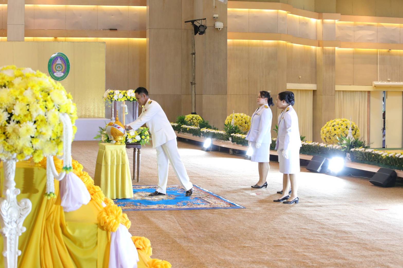 พช.สกลนคร : ร่วมพิธีถวายเครื่องราชสักการะวางพานพุ่ม และจุดเทียนถวายพระพรชัยมงคล เนื่องในโอกาสพระราชพิธีมหามงคลเฉลิมพระชนมพรรษา 6 รอบ 28 กรกฎาคม 2567