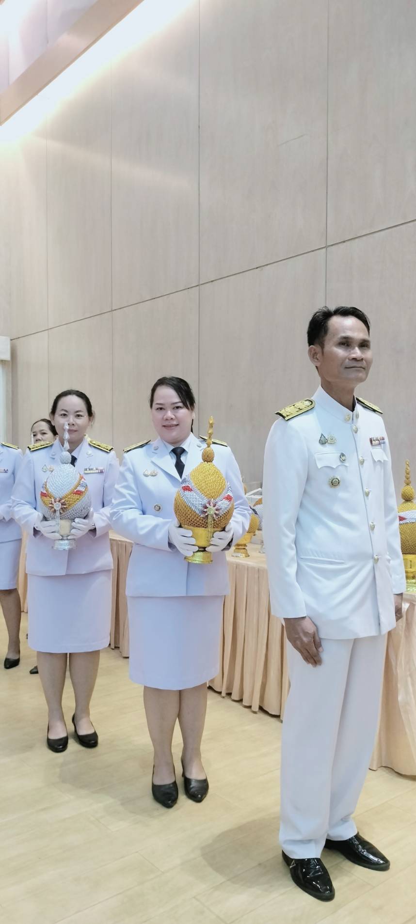 พช.สกลนคร : ร่วมพิธีถวายเครื่องราชสักการะวางพานพุ่ม และจุดเทียนถวายพระพรชัยมงคล เนื่องในโอกาสพระราชพิธีมหามงคลเฉลิมพระชนมพรรษา 6 รอบ 28 กรกฎาคม 2567