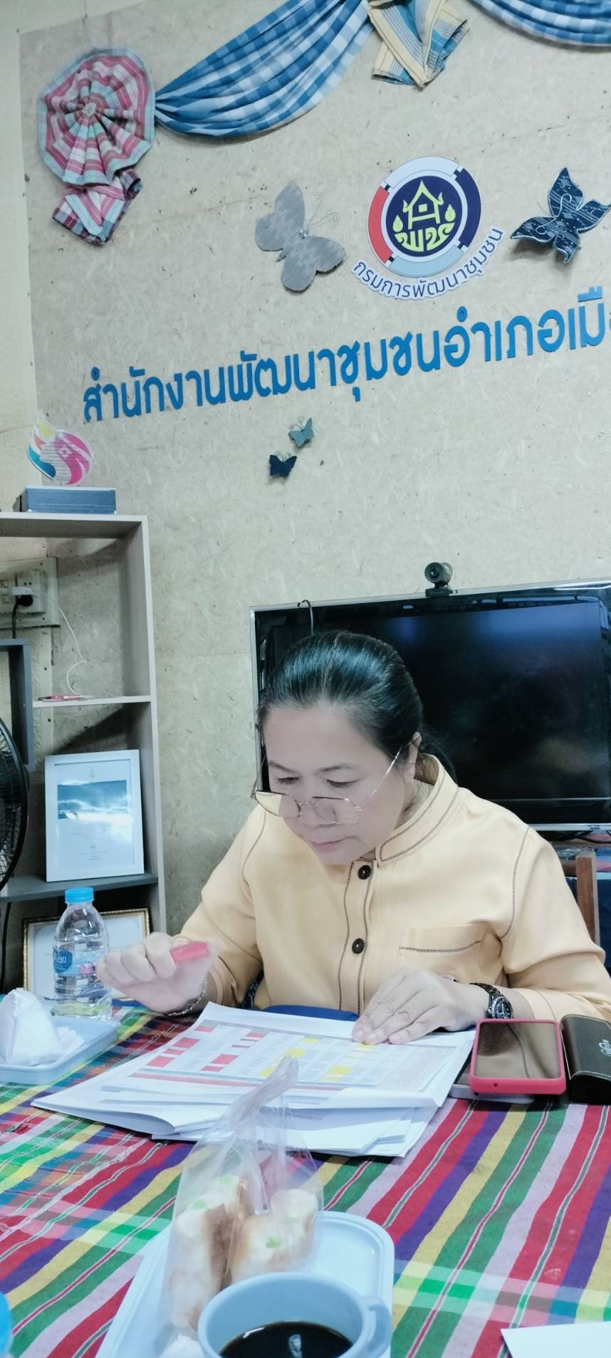 📢พช.สกลนคร : ลงพื้นที่ติดตามสนับสนุนคณะทำงานบริหารการจัดเก็บข้อมูลความจำเป็นพื้นฐาน (จปฐ.) พร้อมให้กำลังใจทีมพัฒนาชุมชนอำเภอ