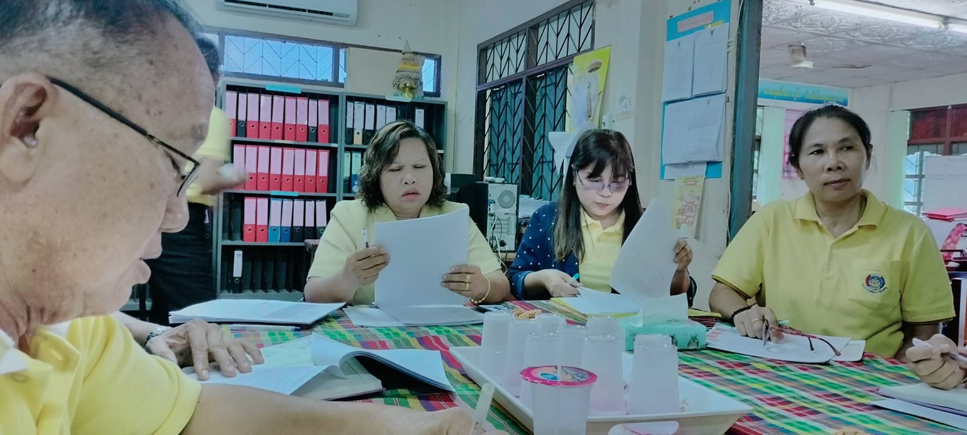 📢พช.สกลนคร : ลงพื้นที่ติดตามสนับสนุนคณะทำงานบริหารการจัดเก็บข้อมูลความจำเป็นพื้นฐาน (จปฐ.) พร้อมให้กำลังใจทีมพัฒนาชุมชนอำเภอ