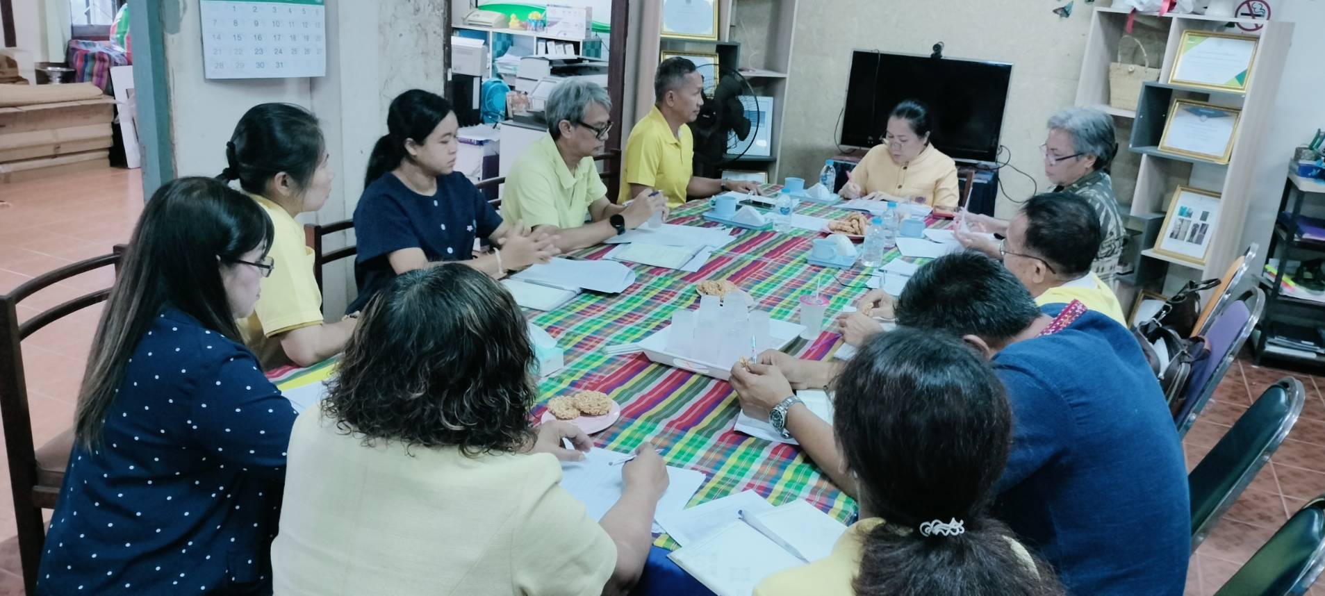 📢พช.สกลนคร : ลงพื้นที่ติดตามสนับสนุนคณะทำงานบริหารการจัดเก็บข้อมูลความจำเป็นพื้นฐาน (จปฐ.) พร้อมให้กำลังใจทีมพัฒนาชุมชนอำเภอ