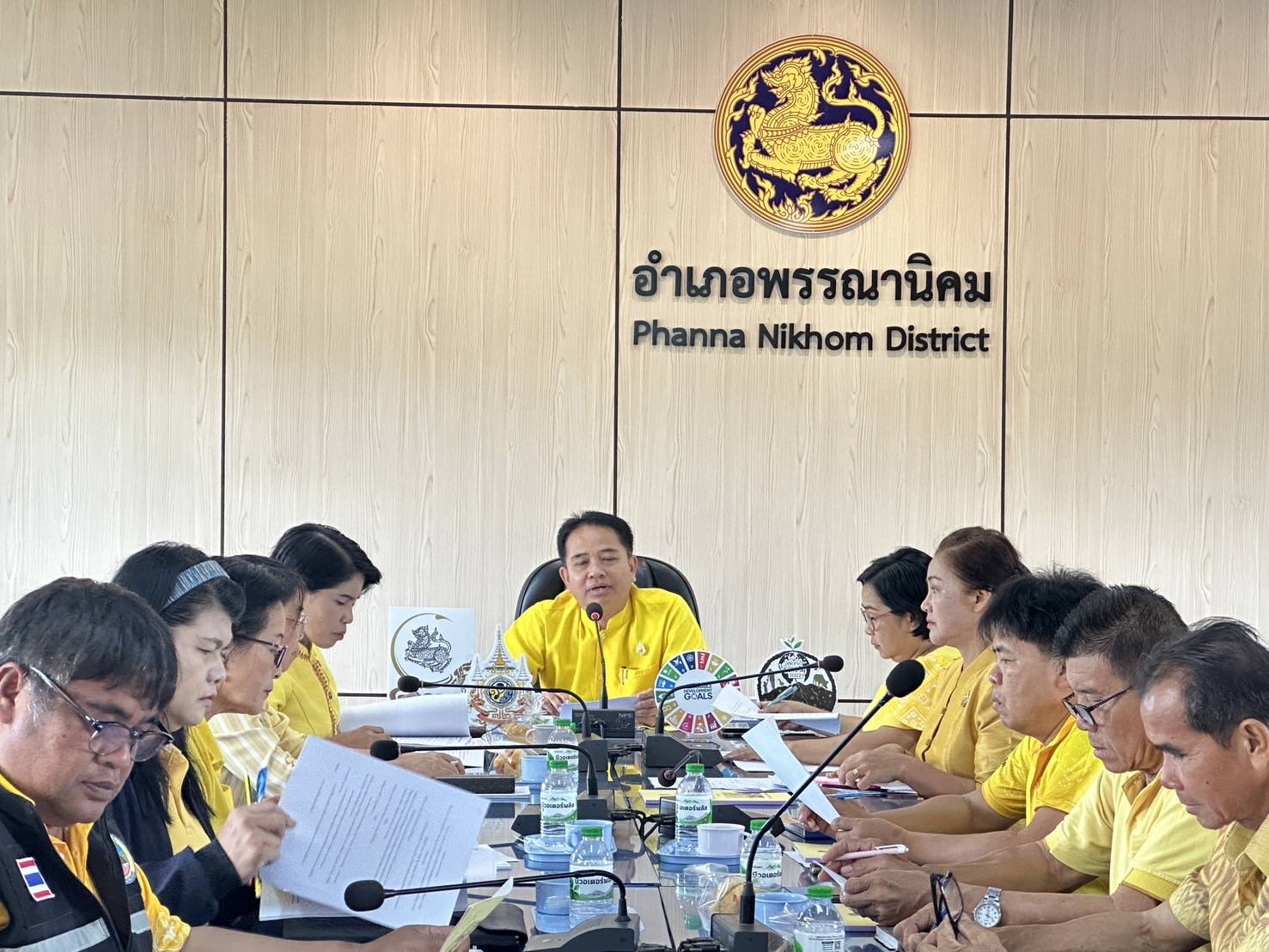 📢พช.สกลนคร : ลงพื้นที่ติดตามสนับสนุนคณะทำงานบริหารการจัดเก็บข้อมูลความจำเป็นพื้นฐาน (จปฐ.) พร้อมให้กำลังใจทีมพัฒนาชุมชนอำเภอ