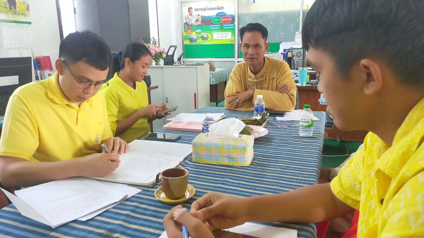 📢พช.สกลนคร : ลงพื้นที่ติดตามสนับสนุนคณะทำงานบริหารการจัดเก็บข้อมูลความจำเป็นพื้นฐาน (จปฐ.) พร้อมให้กำลังใจทีมพัฒนาชุมชนอำเภอ