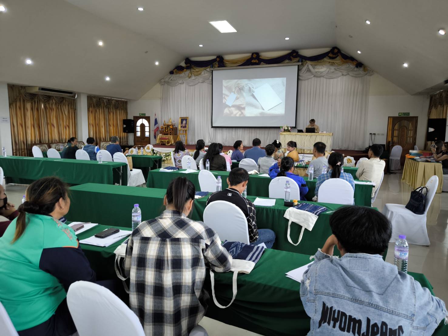 📢เข้มข้นอย่างต่อเนื่อง!!พช.สกลนคร จัดโครงการส่งเสริมกระบวนการเครือข่ายองค์ความรู้ Knowledge – Based OTOP : KBO กิจกรรมที่ 1 พัฒนาศักยภาพเครือข่ายองค์ความรู้ KBO จังหวัด (วันที่2)