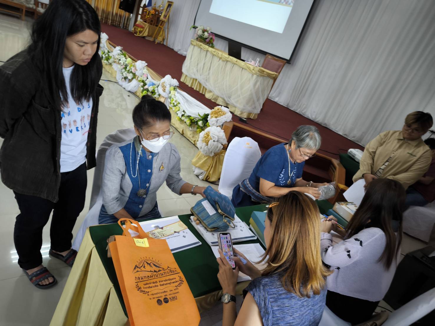 📢เข้มข้นอย่างต่อเนื่อง!!พช.สกลนคร จัดโครงการส่งเสริมกระบวนการเครือข่ายองค์ความรู้ Knowledge – Based OTOP : KBO กิจกรรมที่ 1 พัฒนาศักยภาพเครือข่ายองค์ความรู้ KBO จังหวัด (วันที่2)