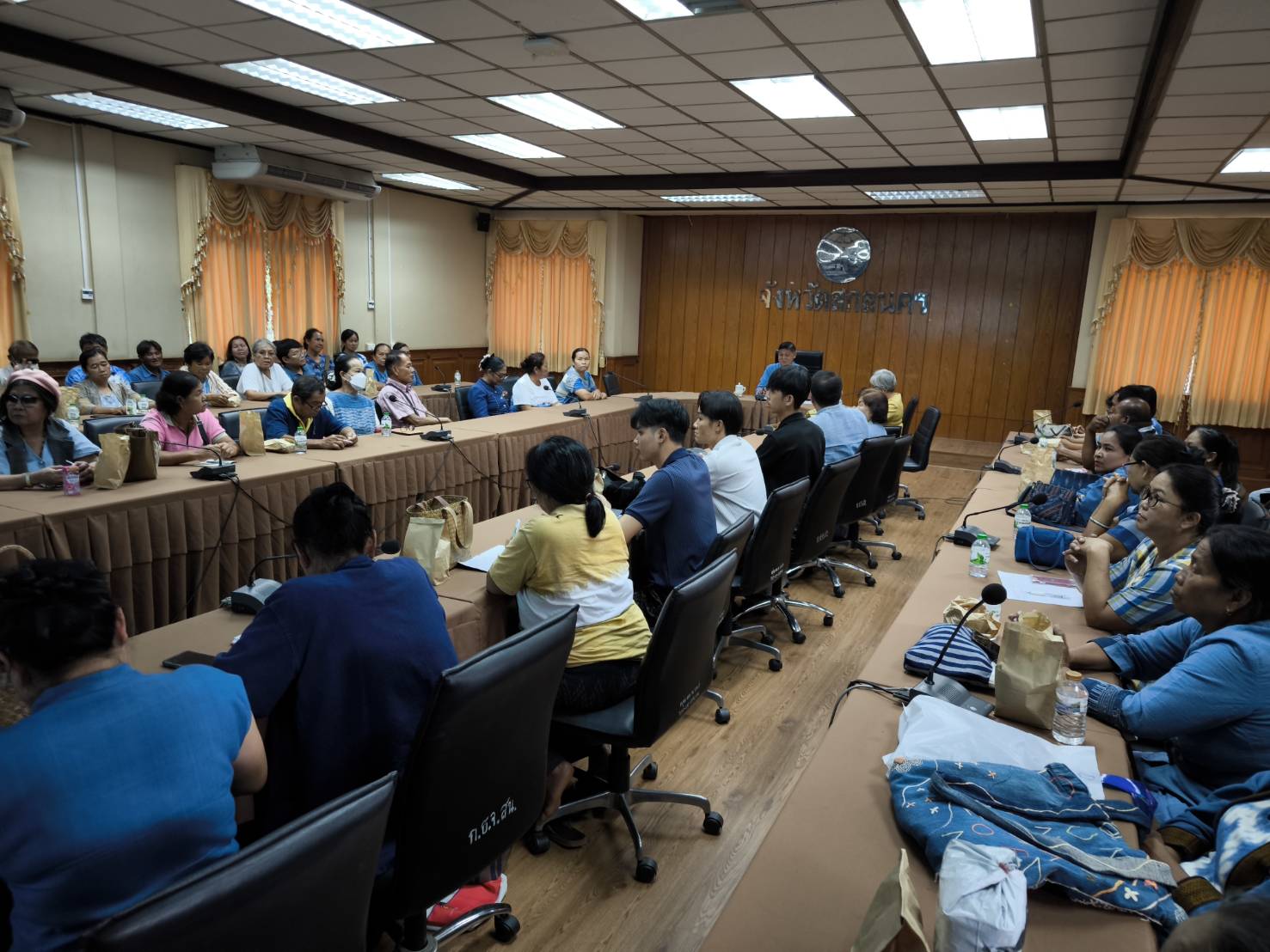 📢พช.สกลนคร : คัดเลือกผู้ผลิต ผู้ประกอบการ OTOP เข้าร่วมงาน OTOP ศิลปาชีพ ประทีปไทย OTOP ก้าวไกลด้วยพระบารมี ระหว่างวันที่ 10 – 18 สิงหาคม 2567