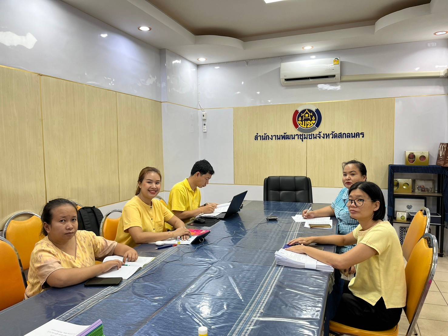 📢พช.สกลนคร : ประชุมชี้แจงเร่งรัด กำกับติดตามการดำเนินงานกองทุนพัฒนาบทบาทสตรี ผ่านระบบวีดิทัศน์ทางไกล (Video Conference)