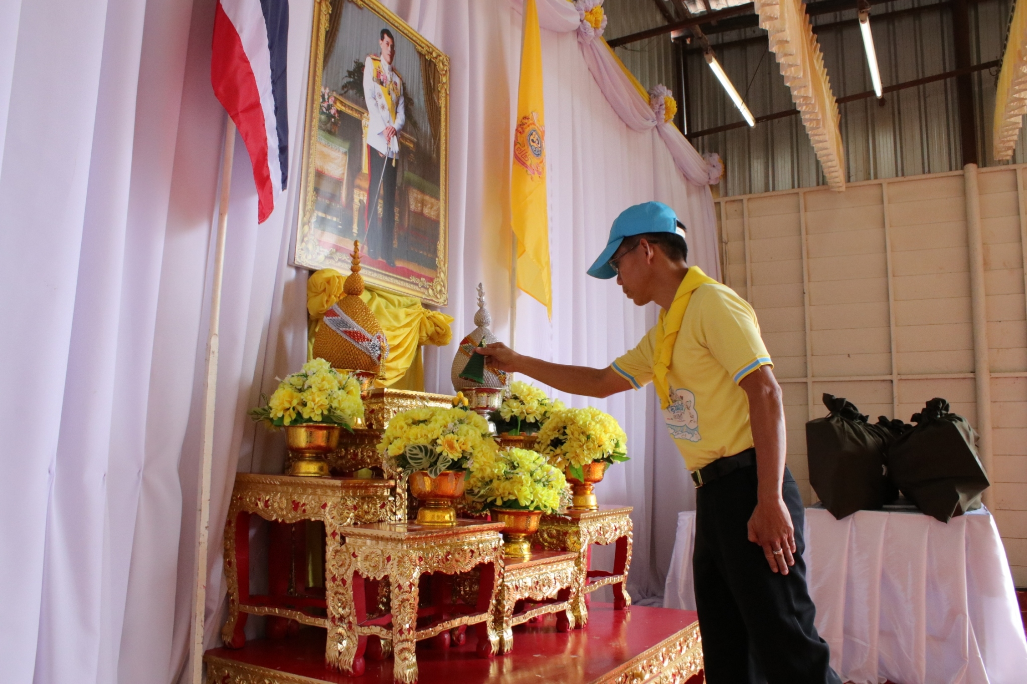 📜จิตอาสาพระราชทาน จังหวัดสกลนคร ทำความดีด้วยหัวใจ จัดกิจกรรมจิตอาสาออกให้บริการประชาชน มอบถุงพระราชทานให้กลุ่มเปราะบาง เฉลิมพระเกียรติพระบาทสมเด็จพระเจ้าอยู่หัว