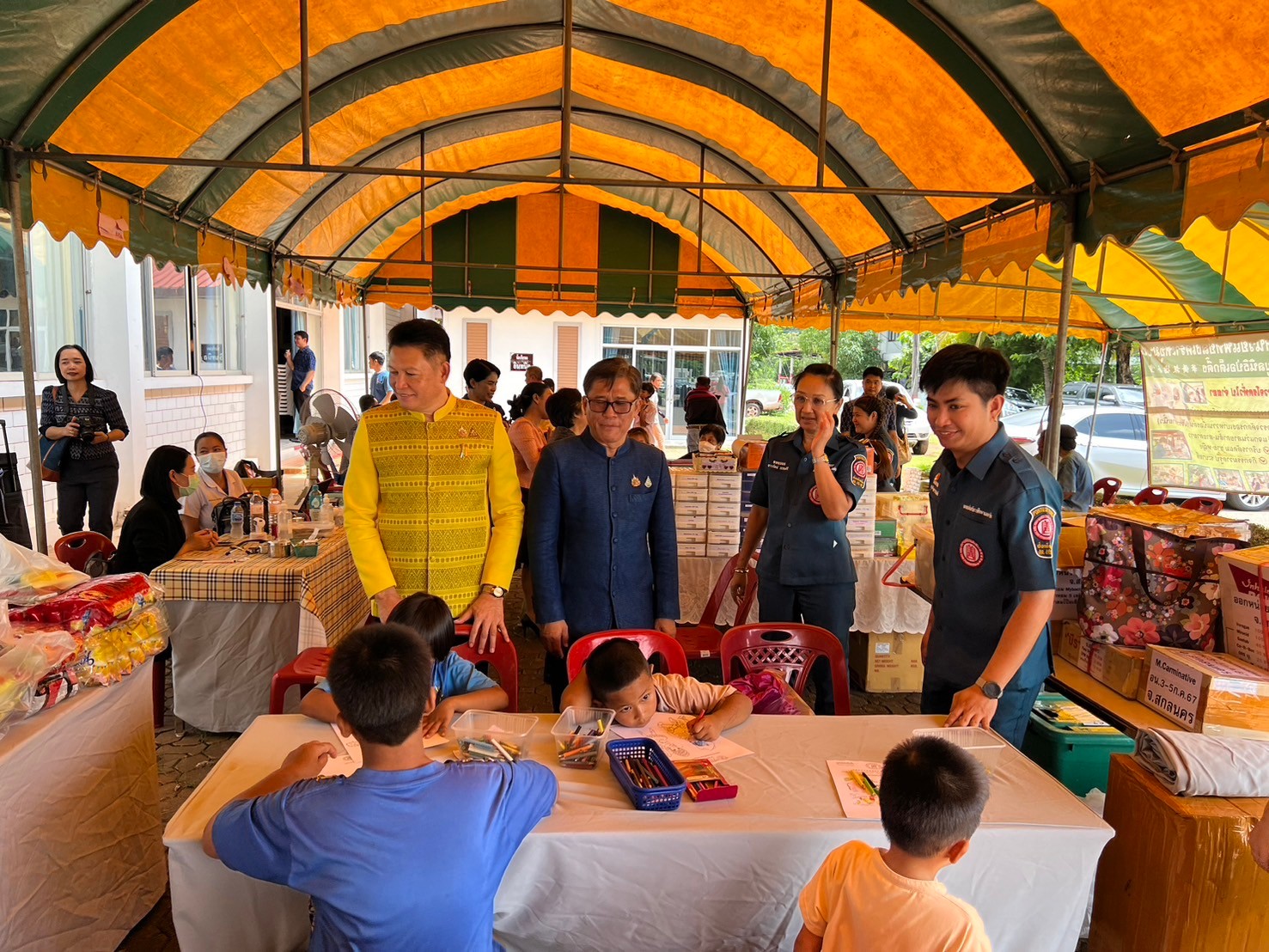กรมการพัฒนาชุมชน กระทรวงมหาดไทย จับมือ มูลนิธิป่อเต็กตึ๊ง มอบอุปกรณ์การประกอบอาชีพช่วยเหลือครัวเรือนยากจน จังหวัดสกลนคร ภายใต้บันทึกข้อตกลงความร่วมมือการแก้ไขปัญหาความยากจนเชิงบูรณาการ