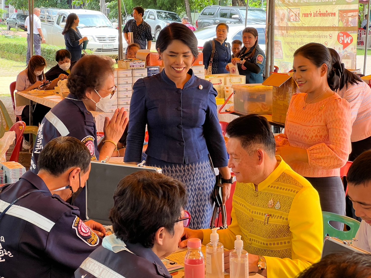 กรมการพัฒนาชุมชน กระทรวงมหาดไทย จับมือ มูลนิธิป่อเต็กตึ๊ง มอบอุปกรณ์การประกอบอาชีพช่วยเหลือครัวเรือนยากจน จังหวัดสกลนคร ภายใต้บันทึกข้อตกลงความร่วมมือการแก้ไขปัญหาความยากจนเชิงบูรณาการ