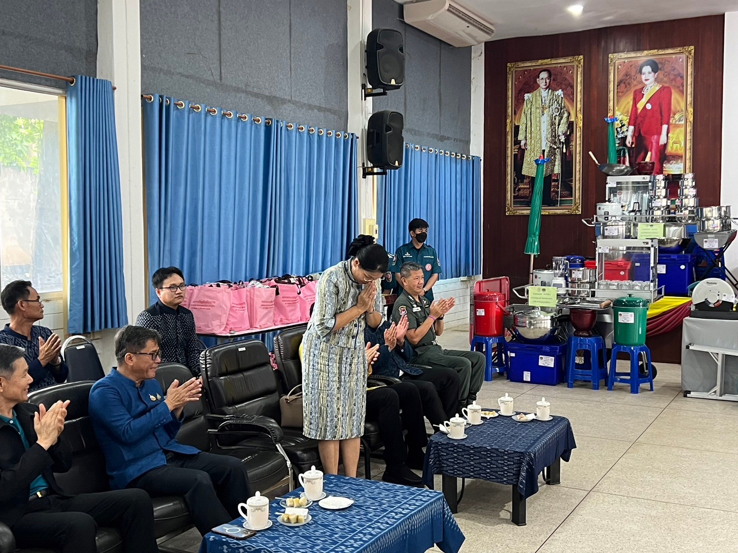 กรมการพัฒนาชุมชน กระทรวงมหาดไทย จับมือ มูลนิธิป่อเต็กตึ๊ง มอบอุปกรณ์การประกอบอาชีพช่วยเหลือครัวเรือนยากจน จังหวัดสกลนคร ภายใต้บันทึกข้อตกลงความร่วมมือการแก้ไขปัญหาความยากจนเชิงบูรณาการ