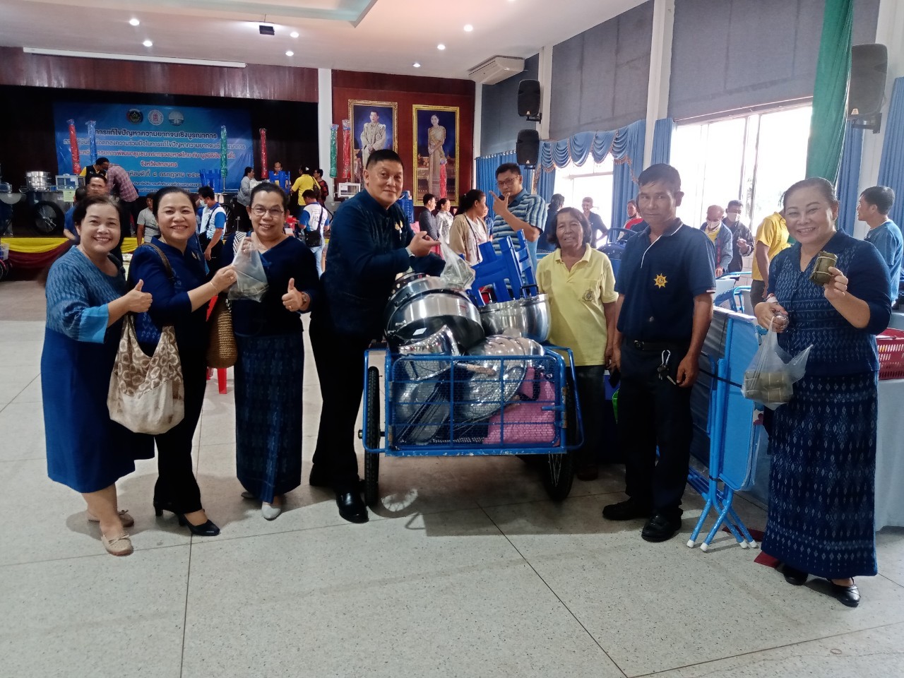 กรมการพัฒนาชุมชน กระทรวงมหาดไทย จับมือ มูลนิธิป่อเต็กตึ๊ง มอบอุปกรณ์การประกอบอาชีพช่วยเหลือครัวเรือนยากจน จังหวัดสกลนคร ภายใต้บันทึกข้อตกลงความร่วมมือการแก้ไขปัญหาความยากจนเชิงบูรณาการ