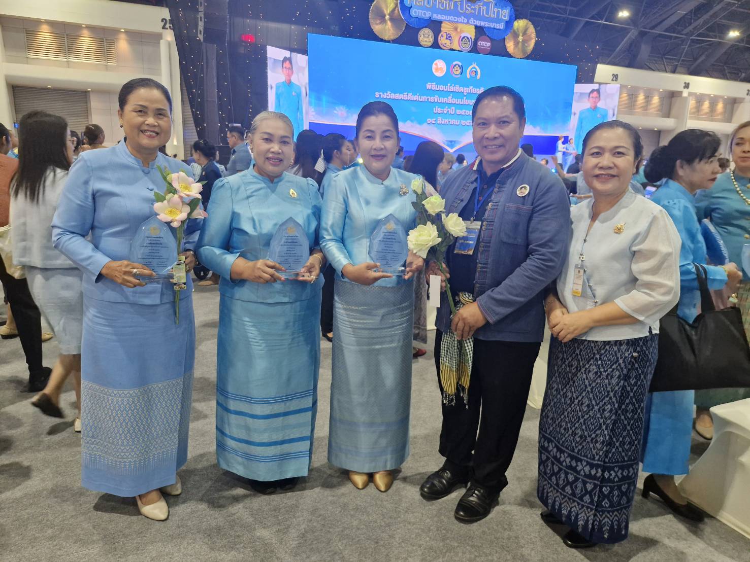 พช.สกลนคร ร่วมสัมมนาถอดบทเรียนความสำเร็จการขับเคลื่อนกิจกรรมตามภารกิจองค์กรสตรีและกิจกรรมเชิดชูเกียรติสตรีดีเด่นการขับเคลื่อนการขจัดความยากจนขององค์กรสตรี ระหว่างวันที่ 13-14 สิงหาคม 2567 ณ โรงแรมที เค พาเลซ แอนด์ คอนเนชั่น เขตหลักสี่ กรุงเทพฯ และ ณ ศูนย์แสดงสินค้าและการประชุมอิมแพ็ค เมืองทองธานี ปากเกล็ด นนทบุรี