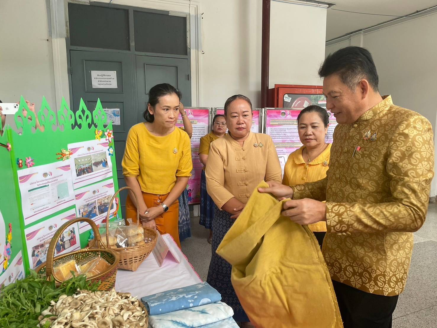 📢ผู้ตรวจฯ พช. เขต 11 ลงพื้นที่คัดเลือกคนกองทุนพัฒนาบทบาทสตรีดีเด่น ระดับเขตตรวจราชการ พื้นที่ จังหวัดสกลนคร