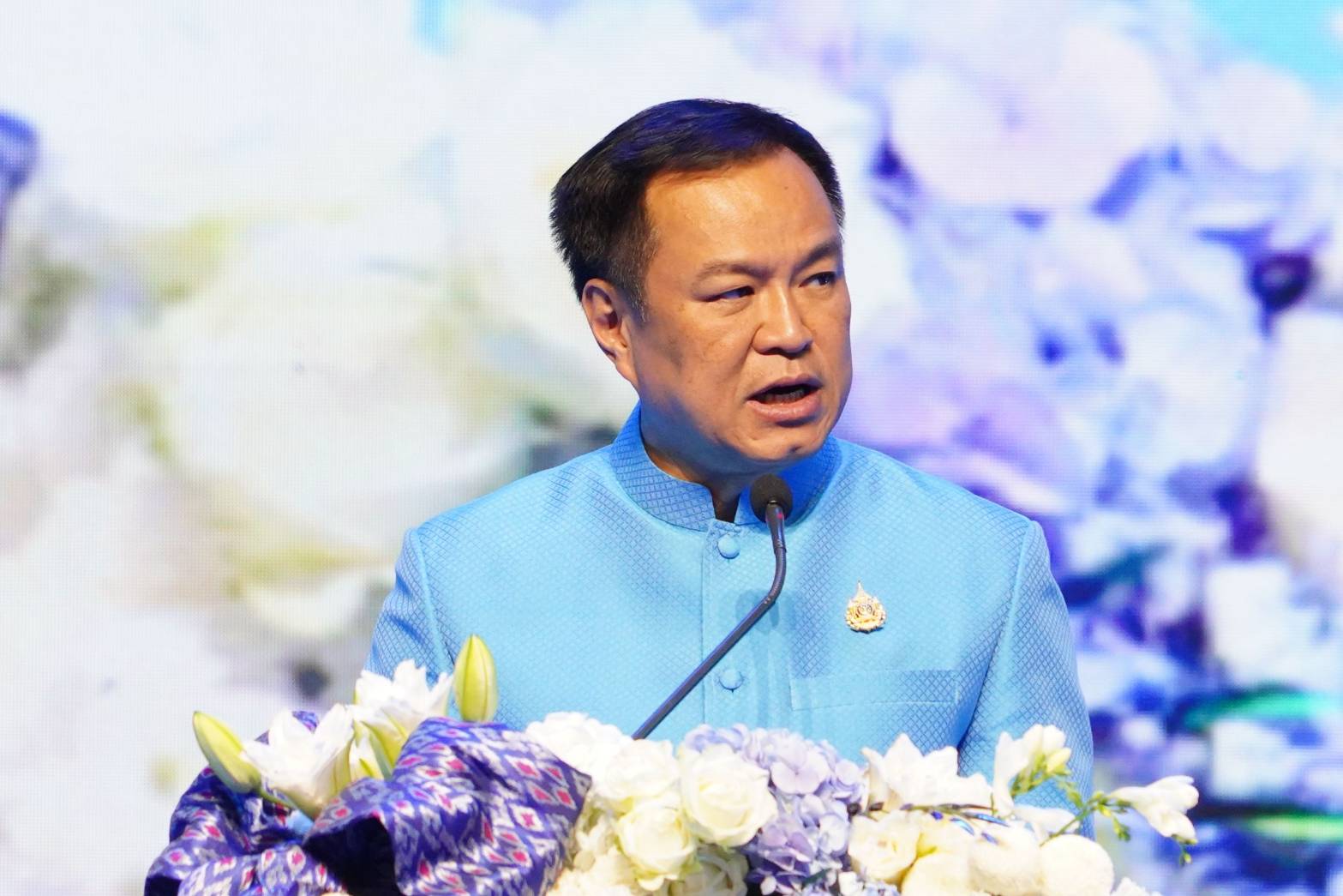 มท.1 เปิดงาน “ศิลปาชีพประทีปไทย OTOP หลอมดวงใจ ด้วยพระบารมี”