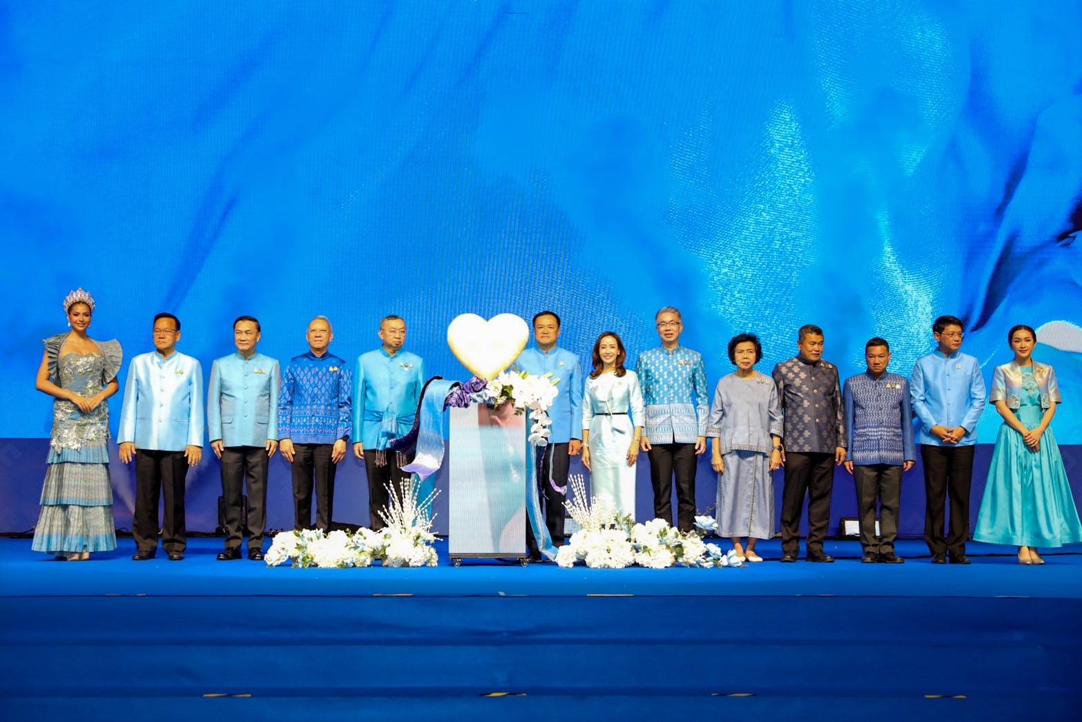 มท.1 เปิดงาน “ศิลปาชีพประทีปไทย OTOP หลอมดวงใจ ด้วยพระบารมี”