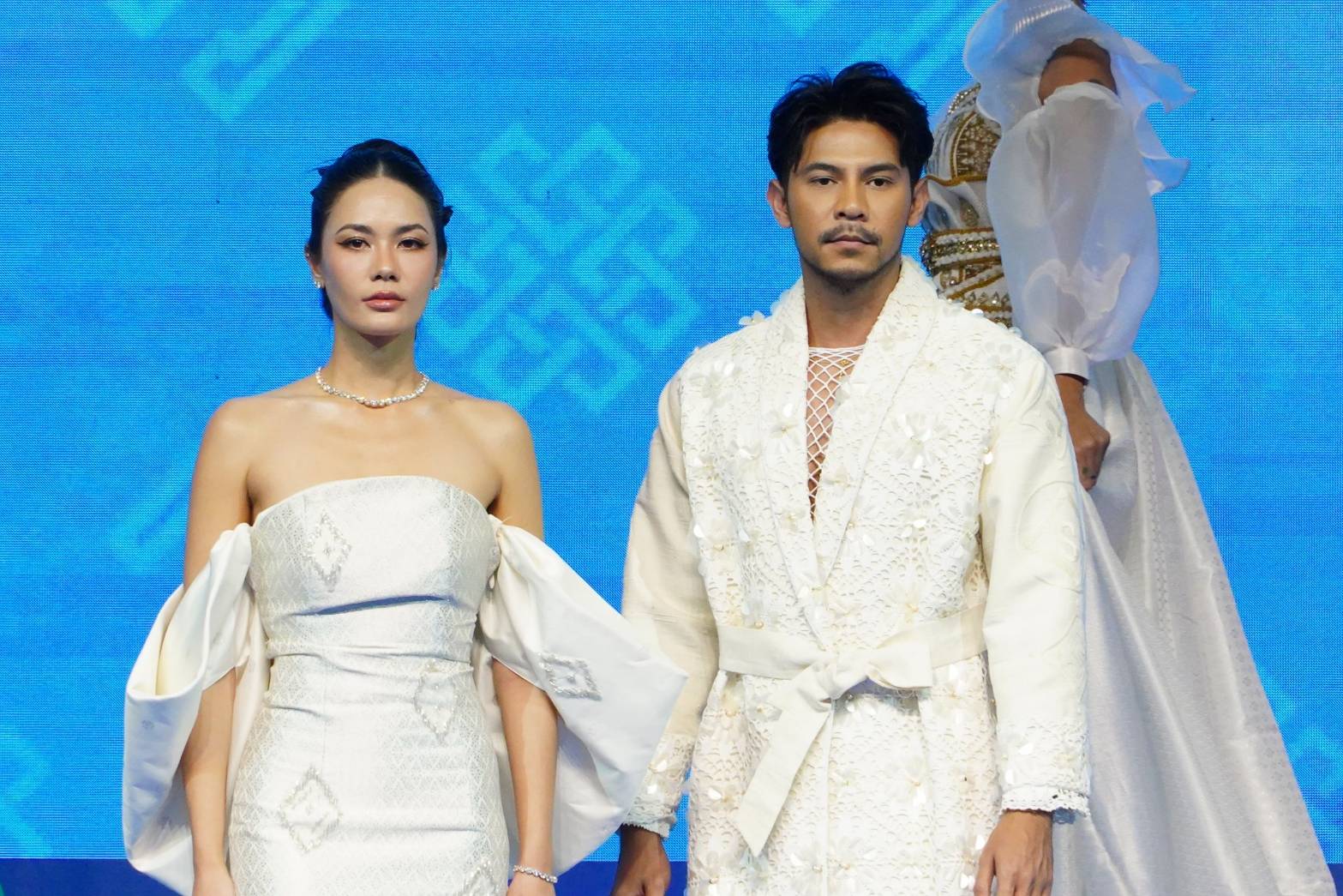 มท.1 เปิดงาน “ศิลปาชีพประทีปไทย OTOP หลอมดวงใจ ด้วยพระบารมี”